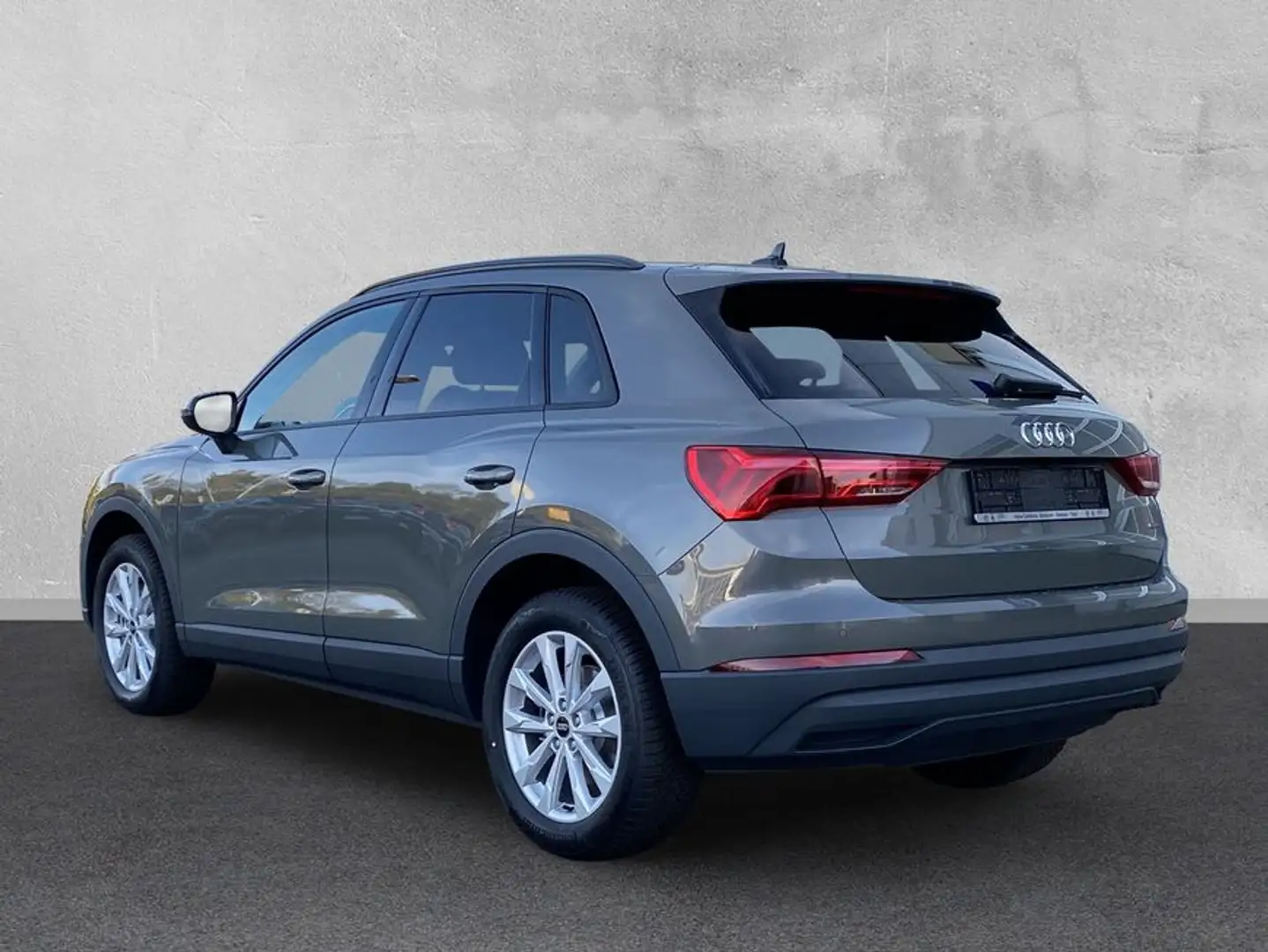 Audi Q3 40 TDI quattro S tronic AHK Navi Tempomat Grau - 2