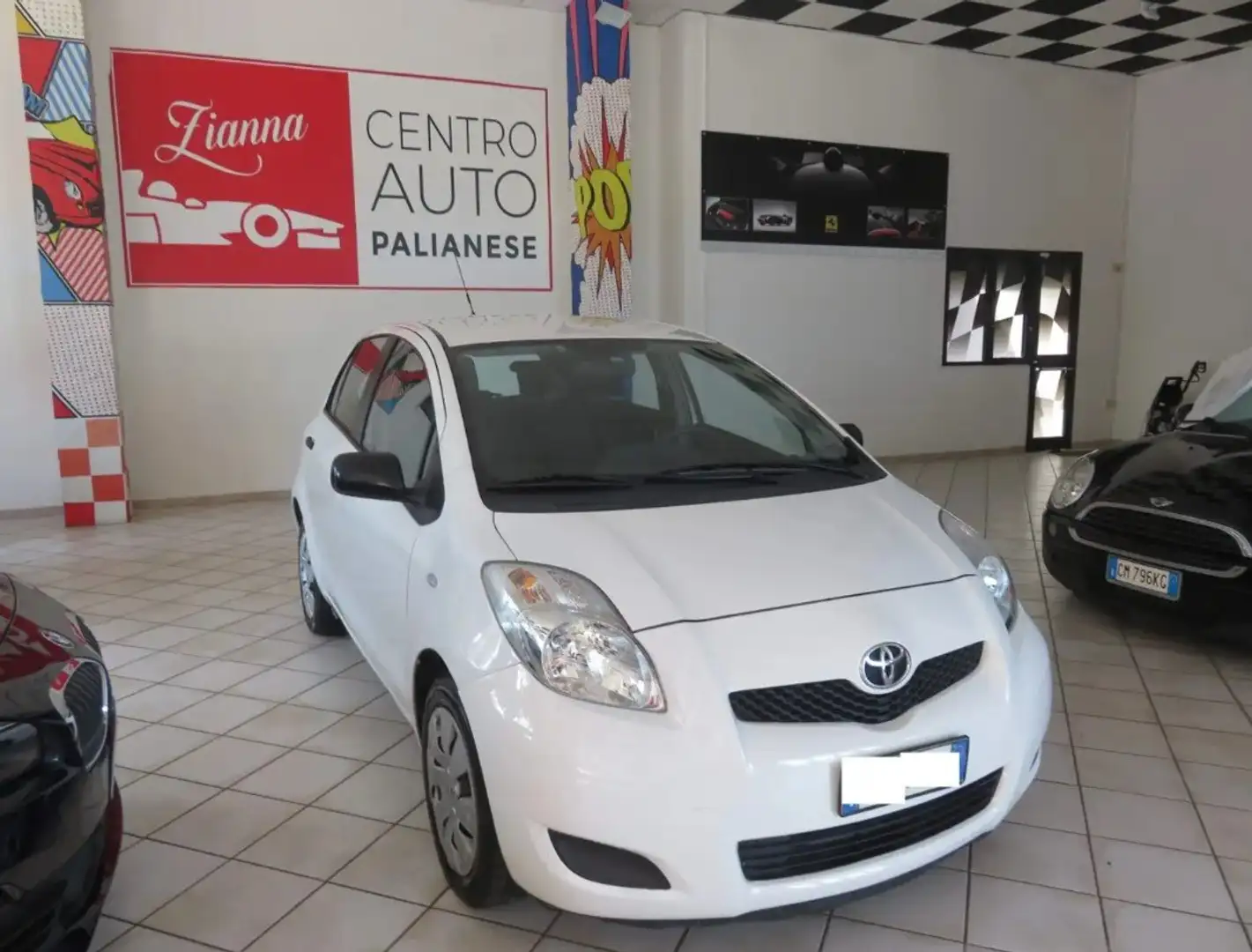 Toyota Yaris Yaris II 2005 5p 1.0 Now my10 * Weiß - 2