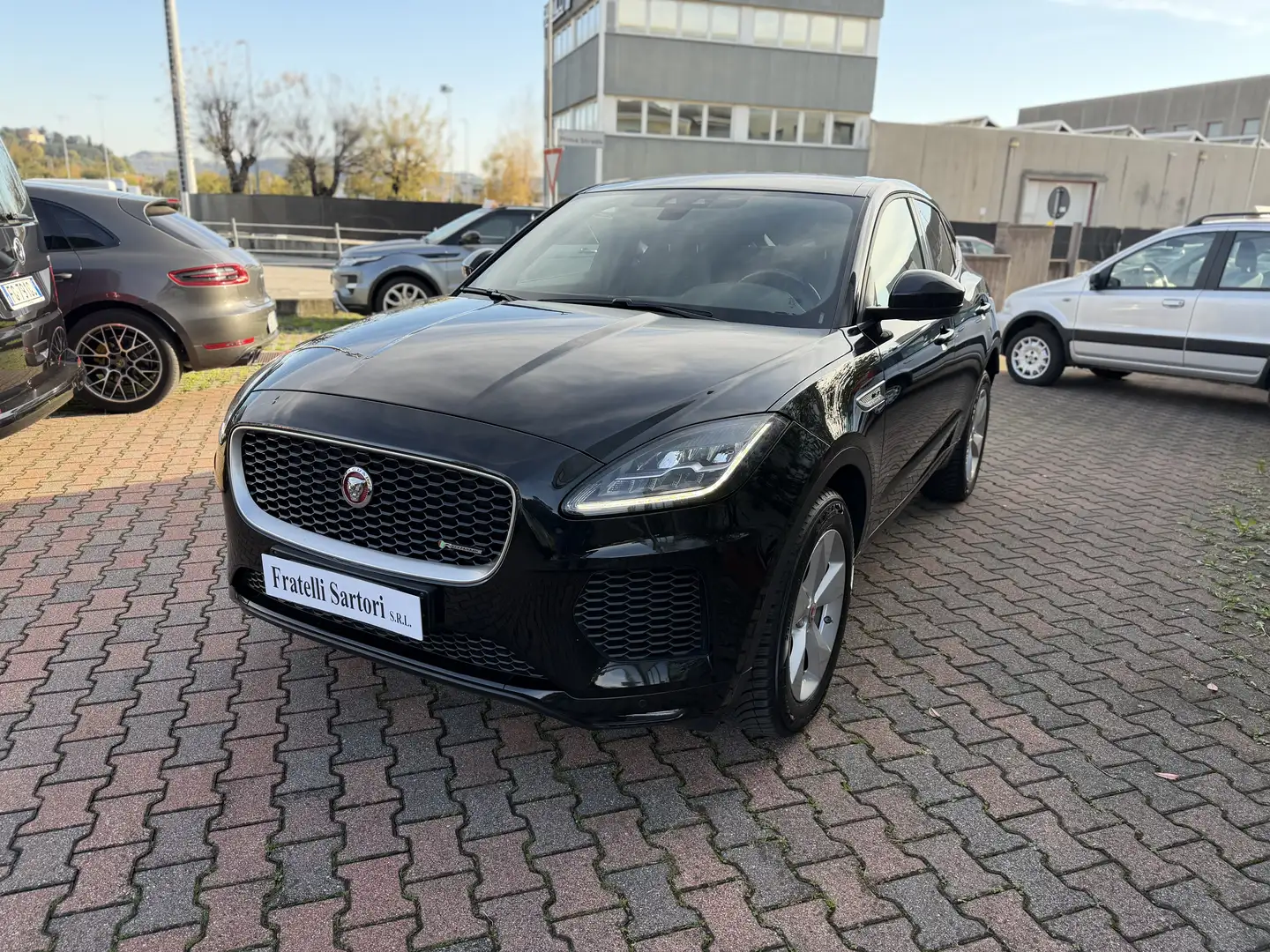 Jaguar E-Pace E-Pace 2017 2.0d i4 R-Dynamic awd 150cv auto Noir - 2
