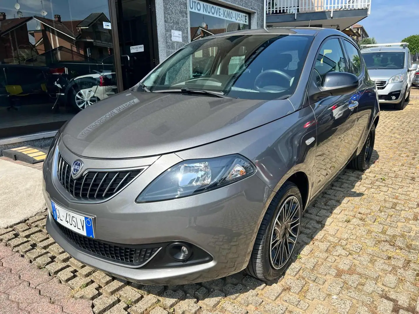 Lancia Ypsilon 1.0 FireFly 5 porte S&S Hybrid Gold Grigio - 1