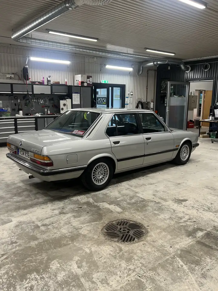 BMW 520i, foto 10