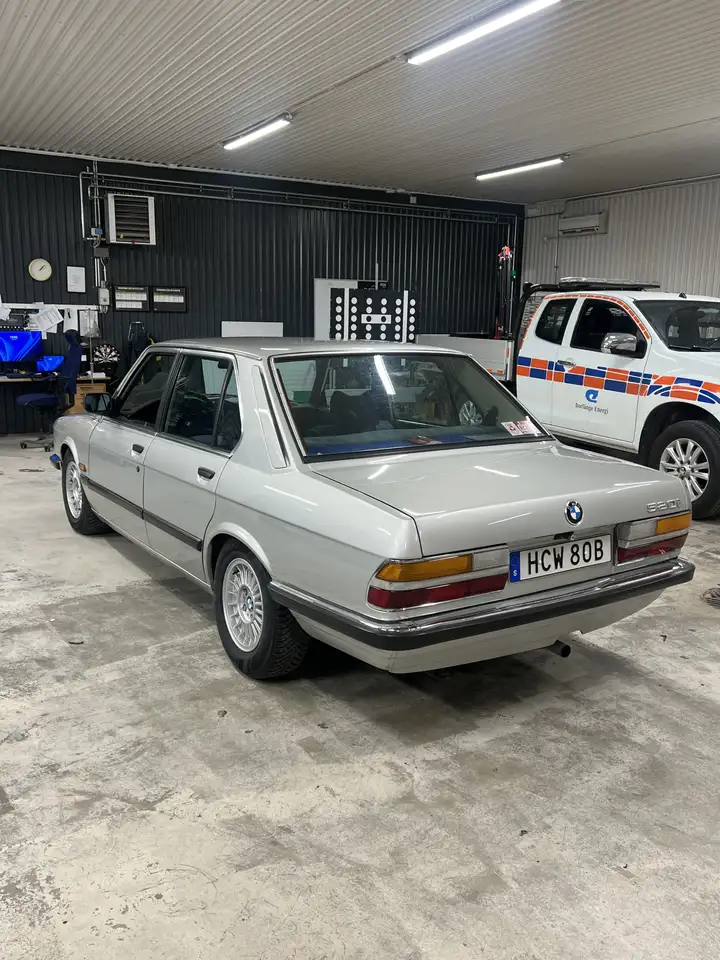 BMW 520i, foto 2