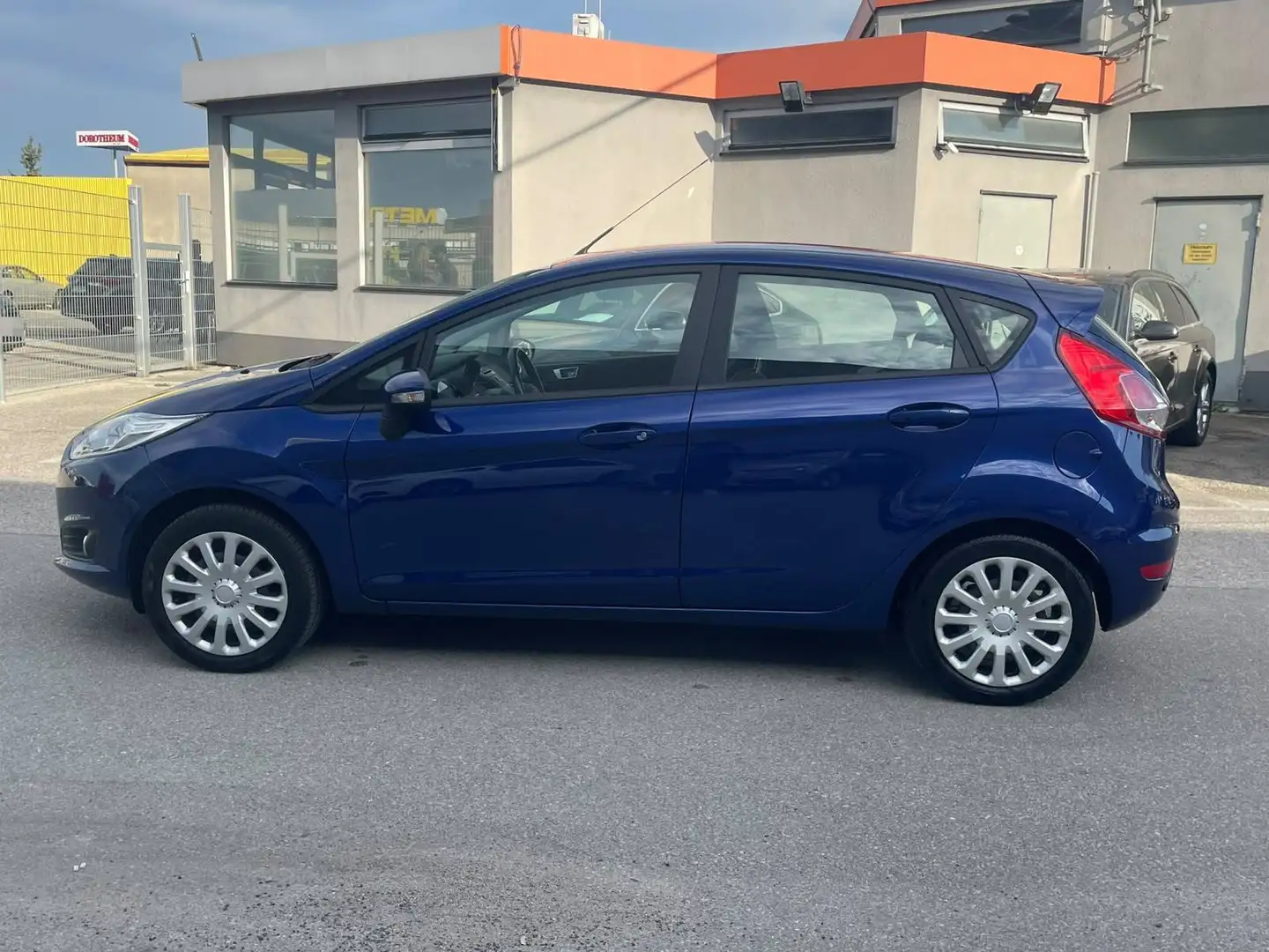 Ford Fiesta Trend 1,0 sparsamer Benziner mit Parkhilfe Klima Blau - 2