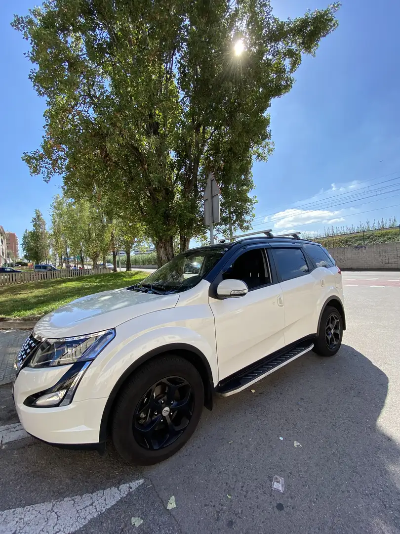 Mahindra XUV500 2.2D W8 FWD - 1