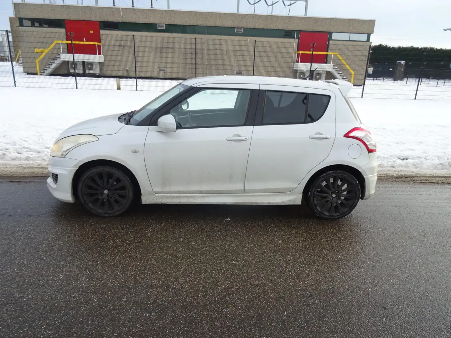 Suzuki Swift 1.2 Bandit EASSS gt line Weiß - 2