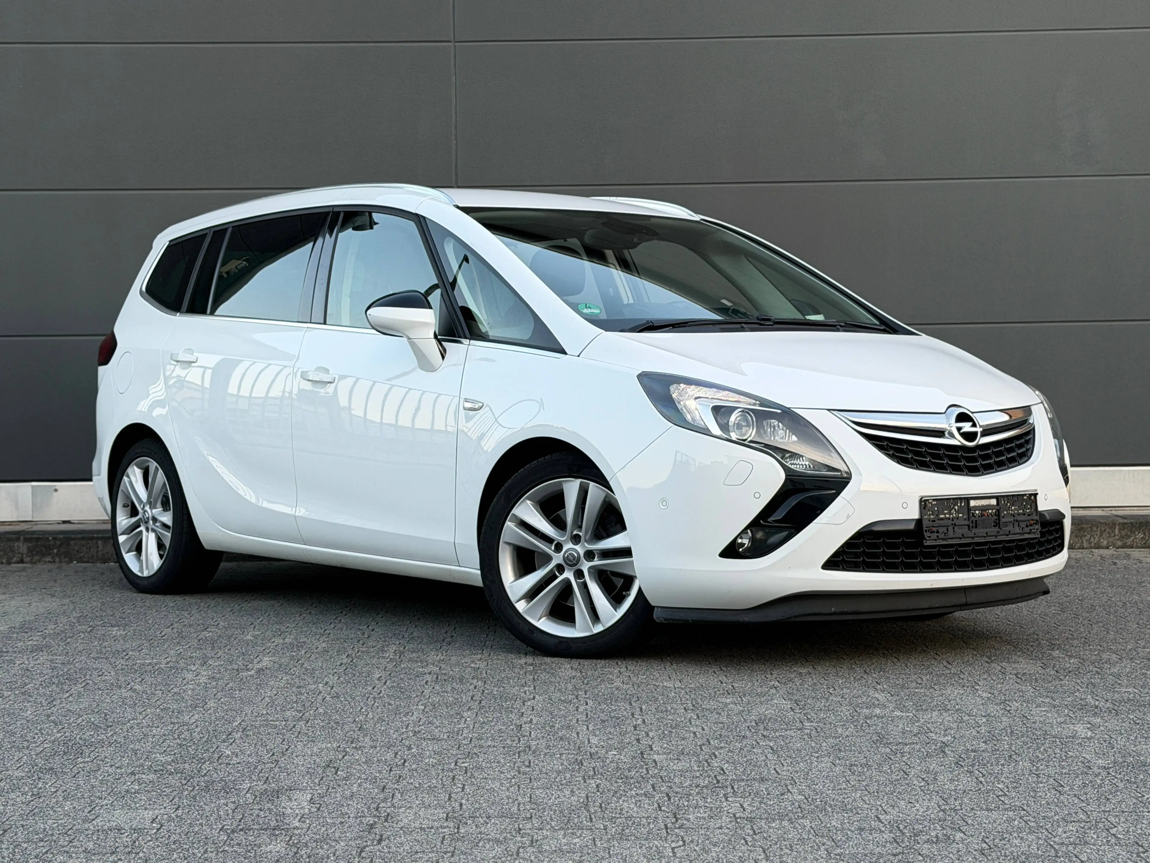 Opel Zafira Tourer Innovation *7-Sitze* Navi Rkam Totwinkelassistent Elektri. Sitze — photo 3