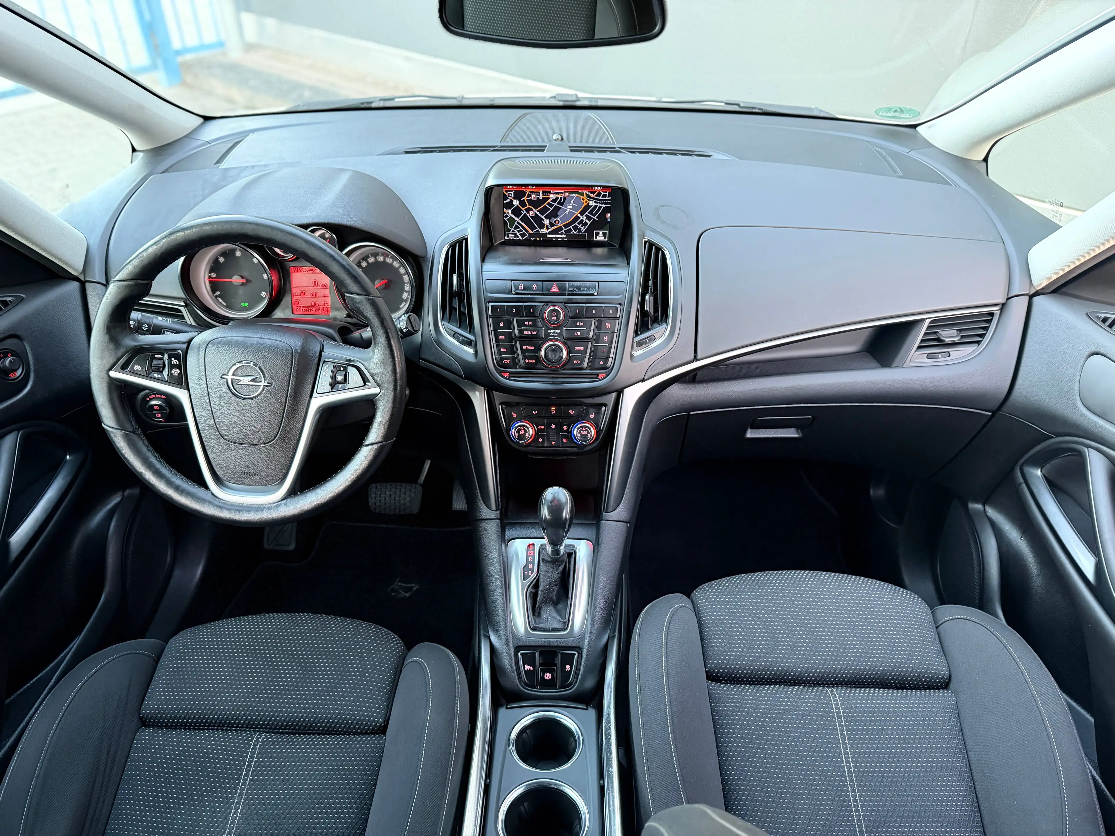 Opel Zafira Tourer Innovation *7-Sitze* Navi Rkam Totwinkelassistent Elektri. Sitze — photo 10