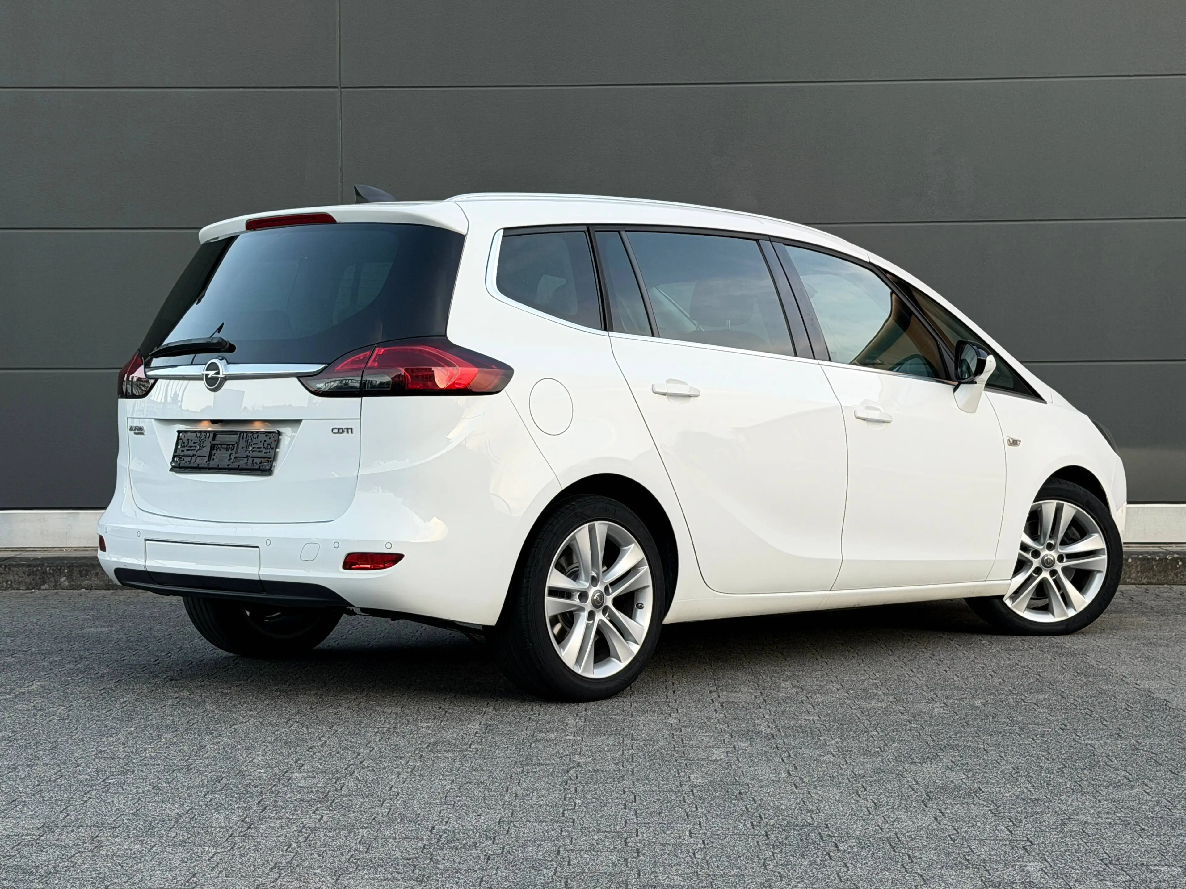Opel Zafira Tourer Innovation *7-Sitze* Navi Rkam Totwinkelassistent Elektri. Sitze — photo 2