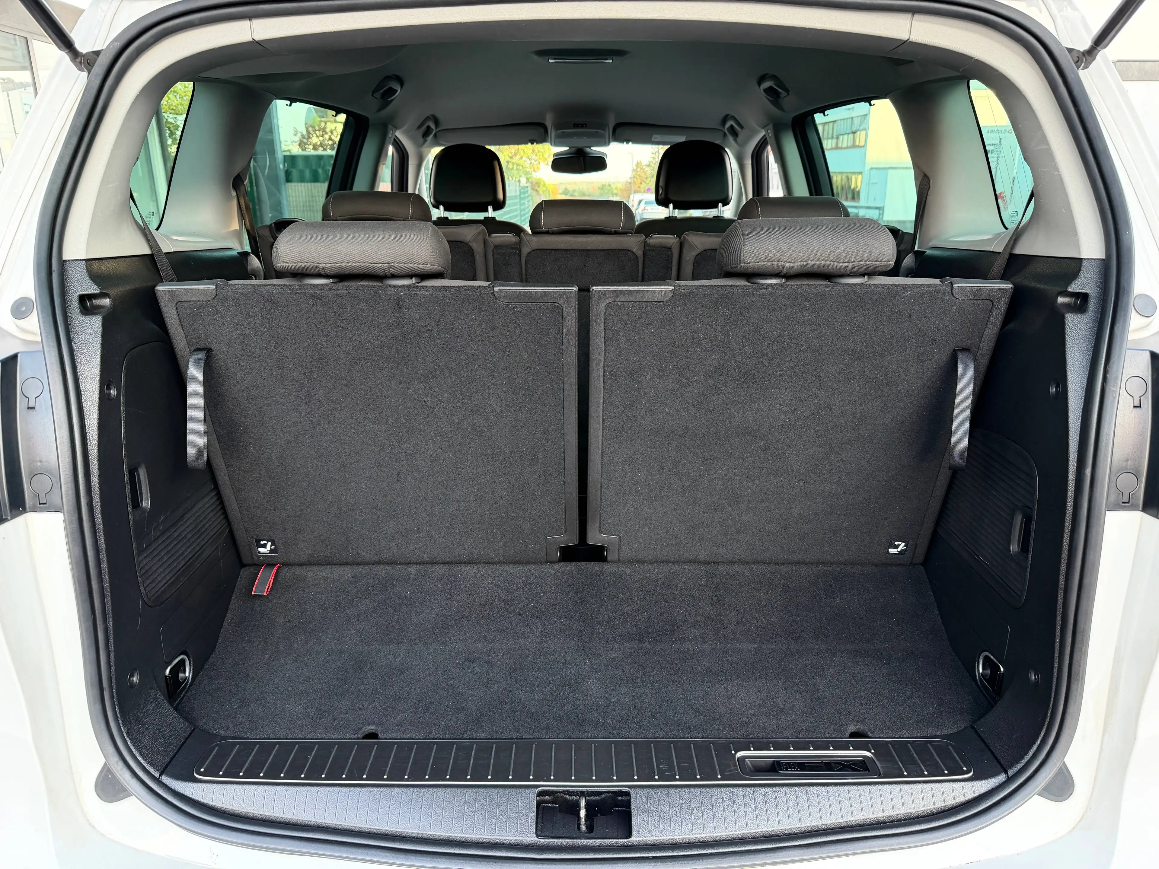 Opel Zafira Tourer Innovation *7-Sitze* Navi Rkam Totwinkelassistent Elektri. Sitze — photo 11