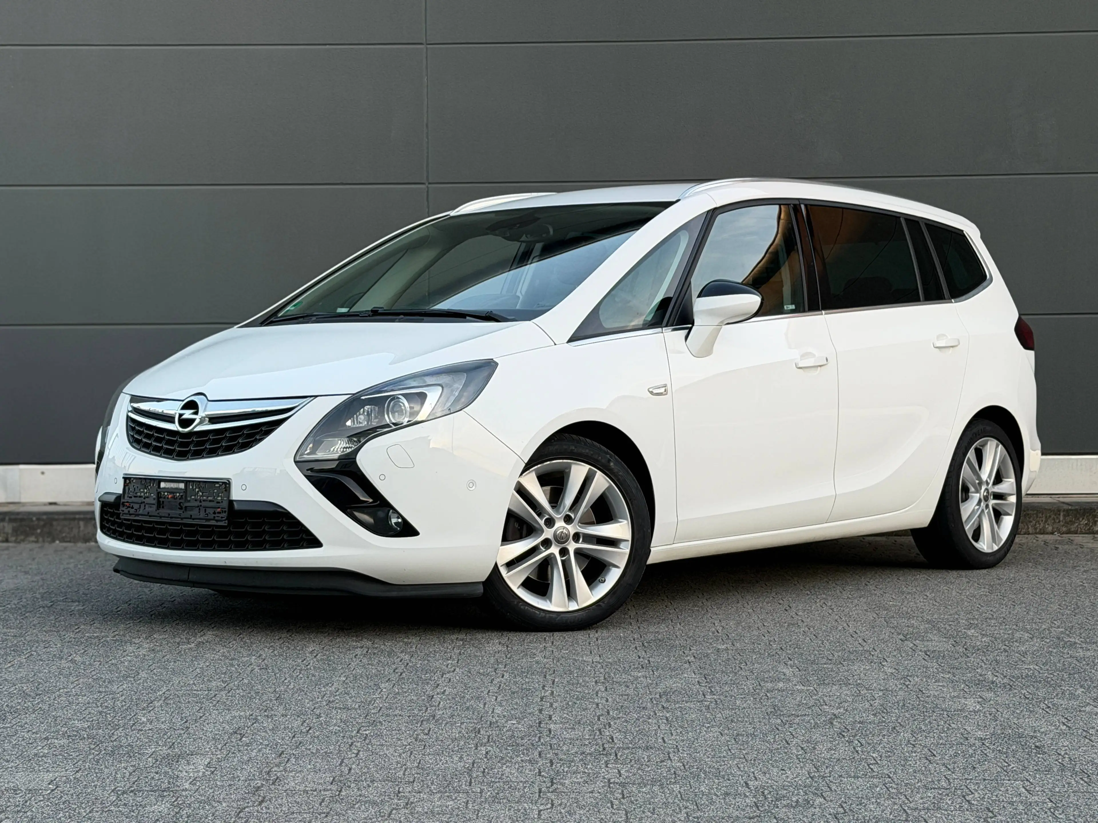 Opel Zafira Tourer Innovation *7-Sitze* Navi Rkam Totwinkelassistent Elektri. Sitze