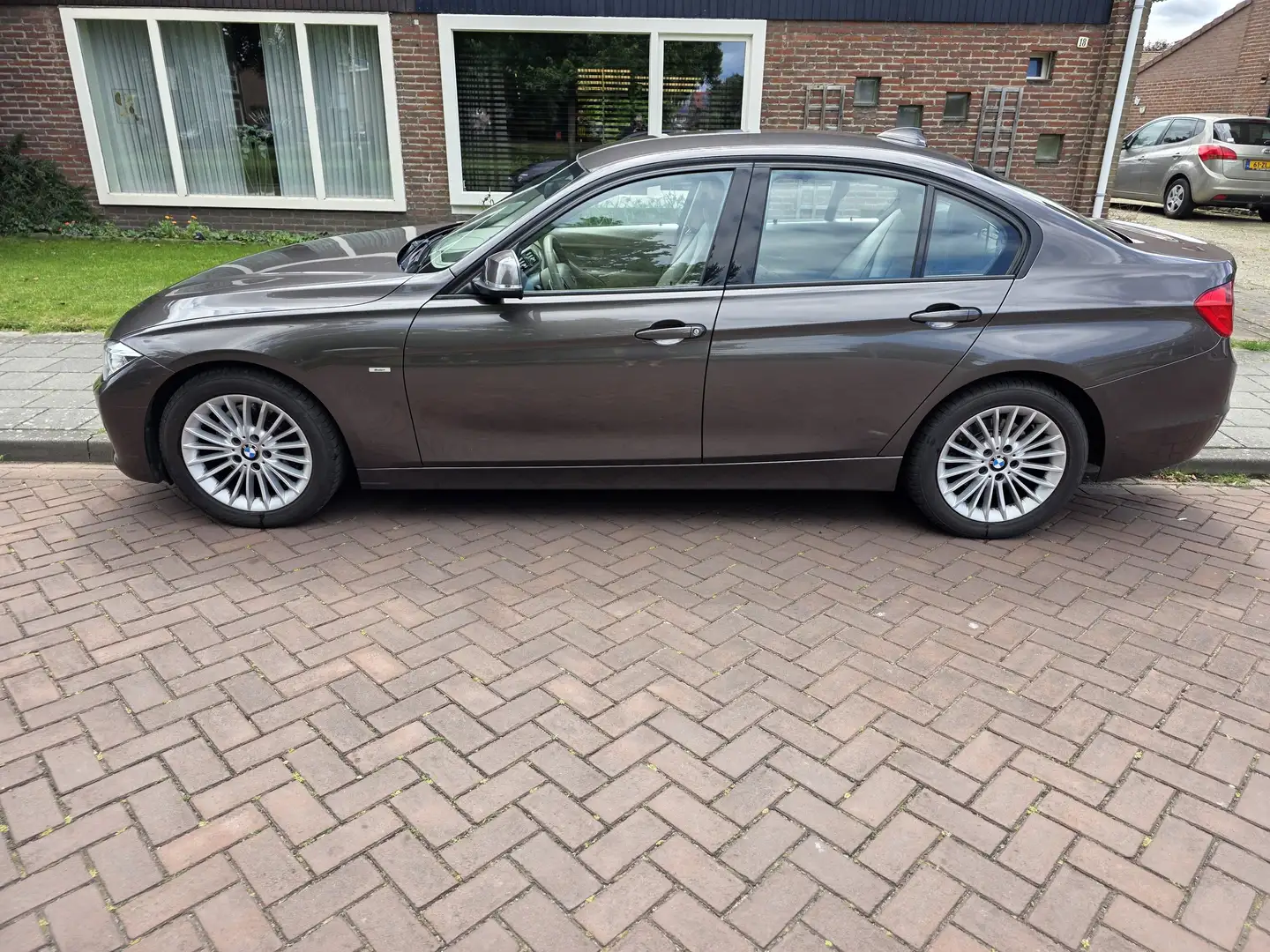BMW 328 328i High Executive Bruin - 1