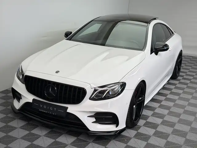 Mercedes-Benz Unknown Model view 2