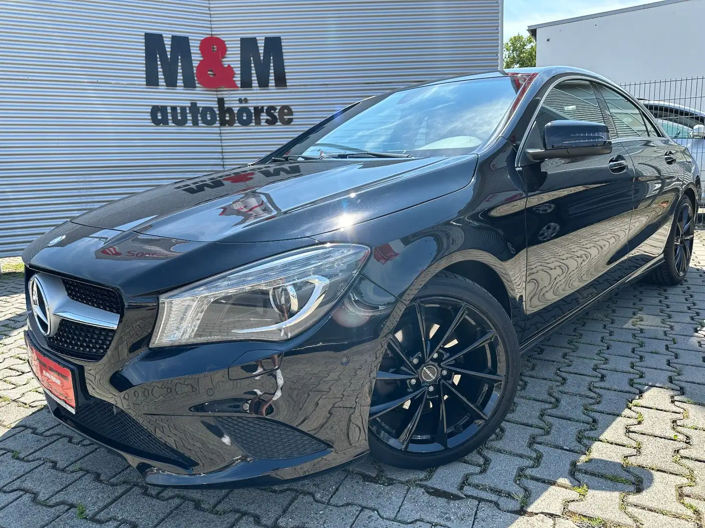 Mercedes-Benz CLA 200 CDI Navi/Bi-Xenon/SH/MeConnect/PDC Schwarz - 1