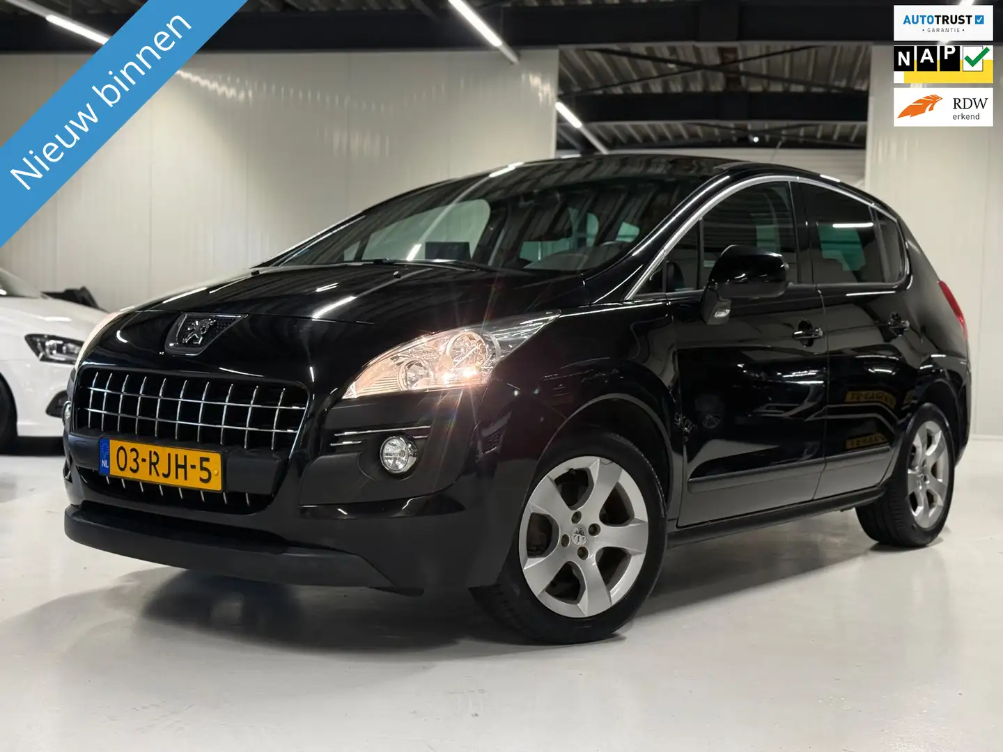 Peugeot 3008 1.6 Turbo 156PK Pano|Navi|Trekhaak! Schwarz - 1