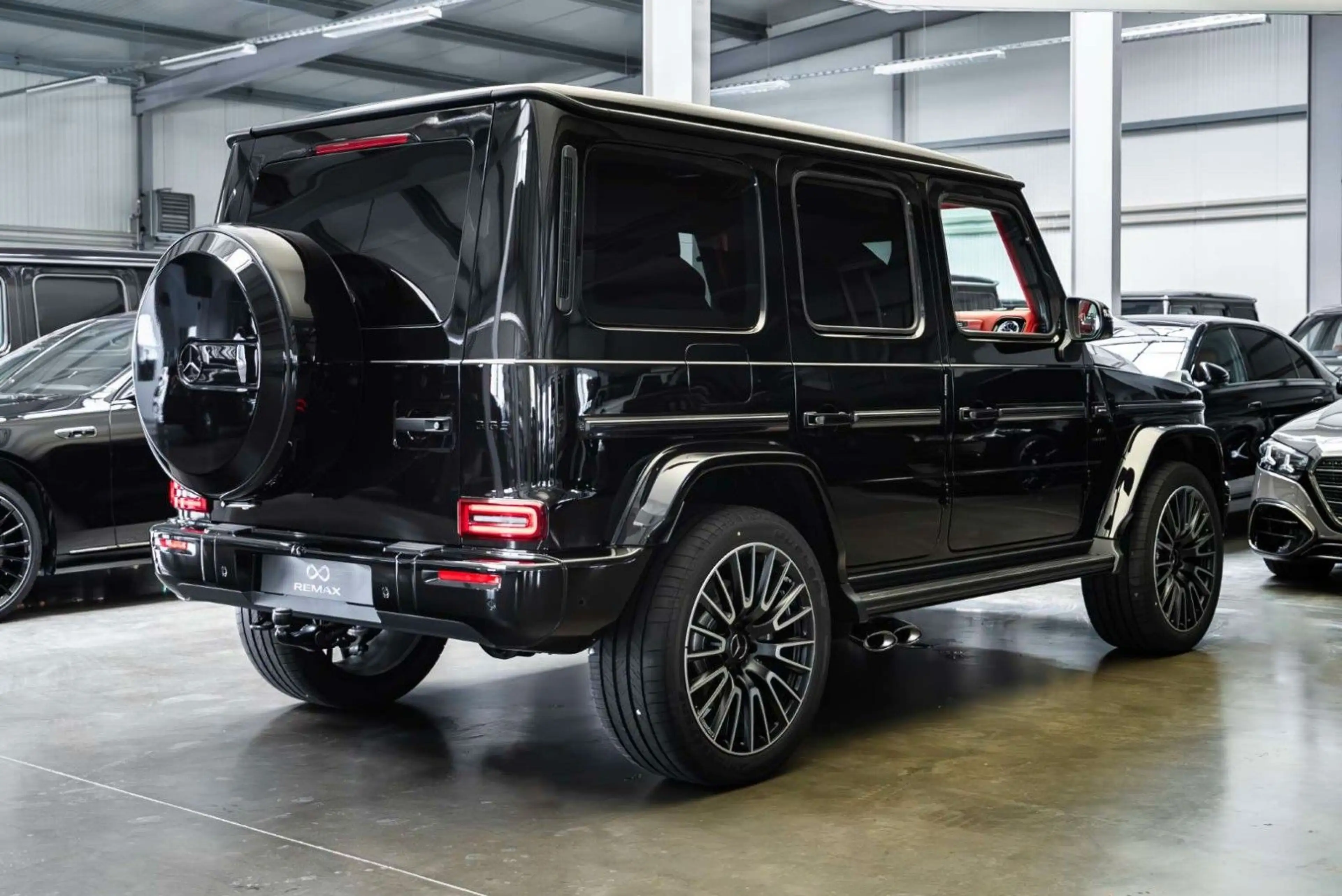 Mercedes-Benz G 63 AMG / FULL CARLEX RED SPORT SEATS / 2027 — photo 11