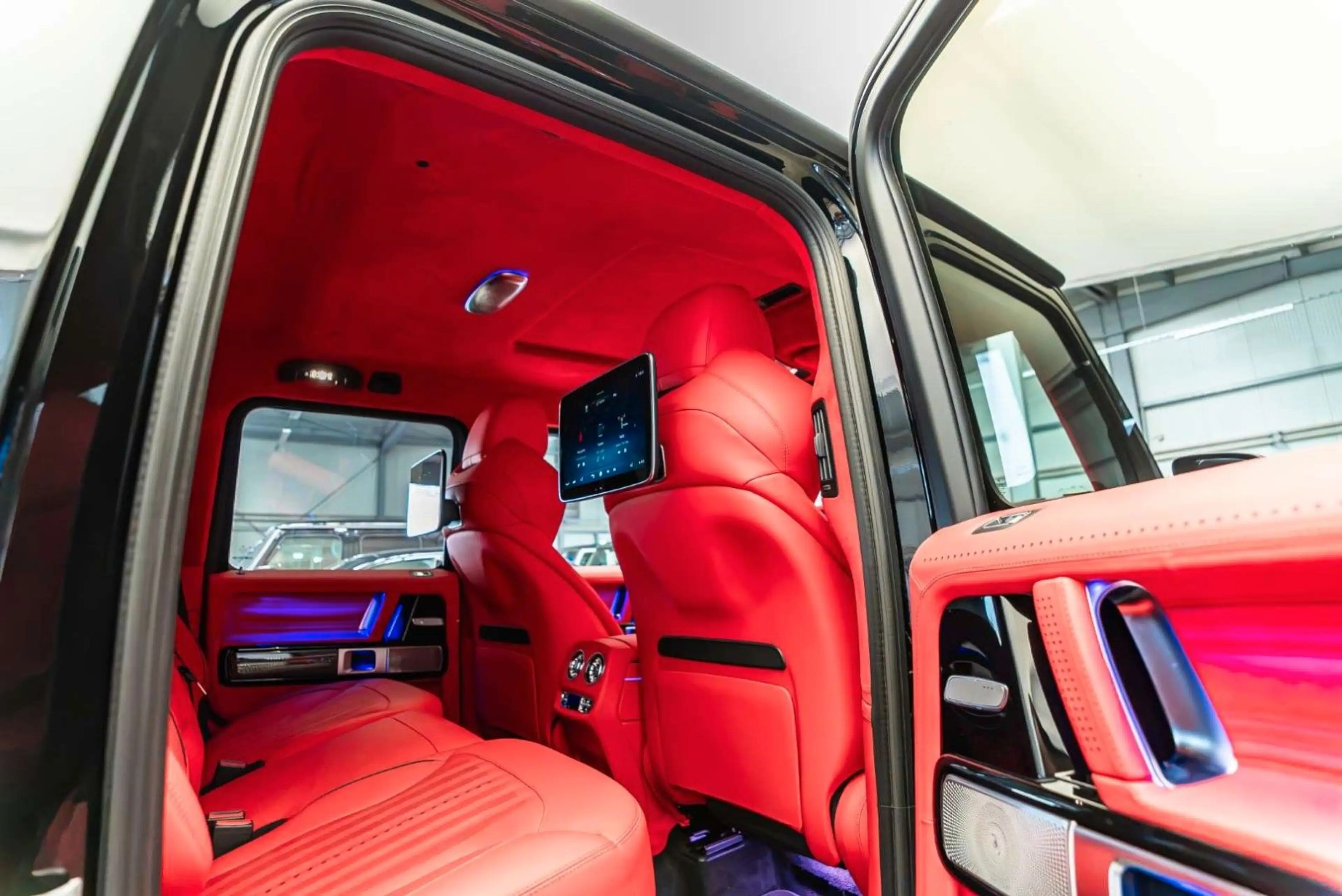 Mercedes-Benz G 63 AMG / FULL CARLEX RED SPORT SEATS / 2027 — photo 3