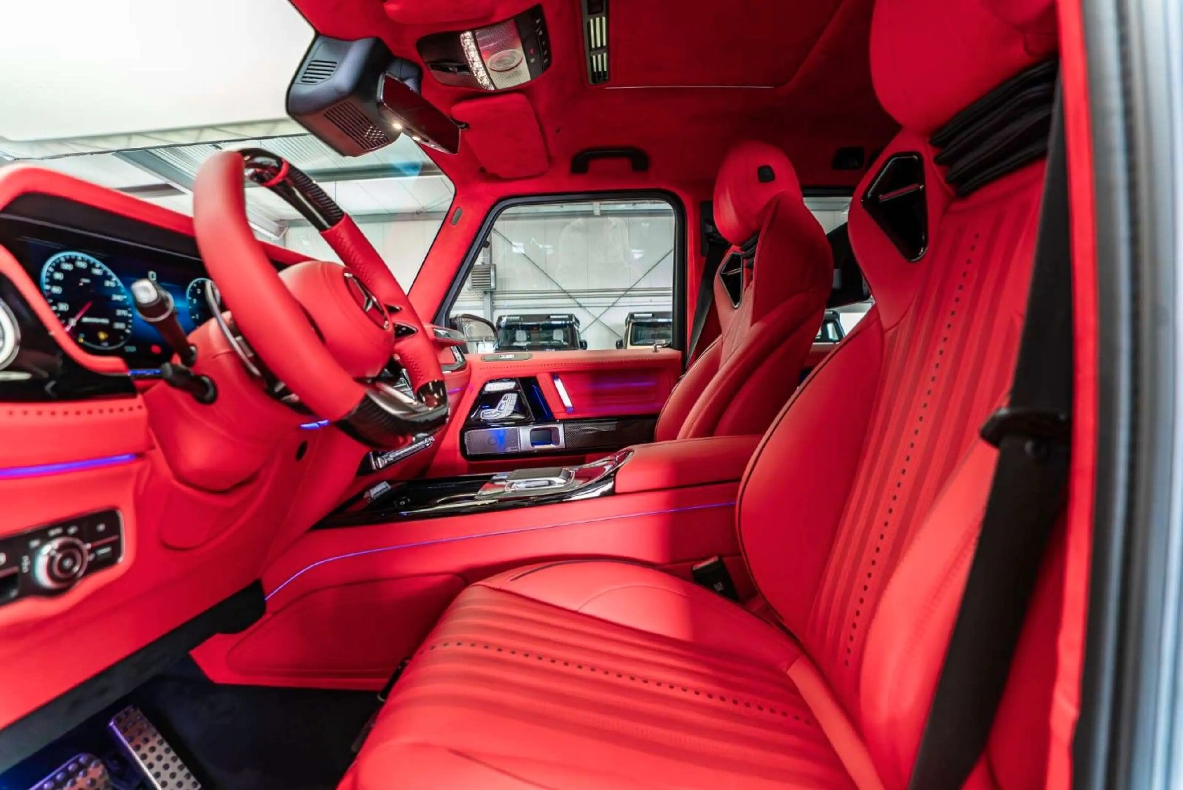 Mercedes-Benz G 63 AMG / FULL CARLEX RED SPORT SEATS / 2027 — photo 15