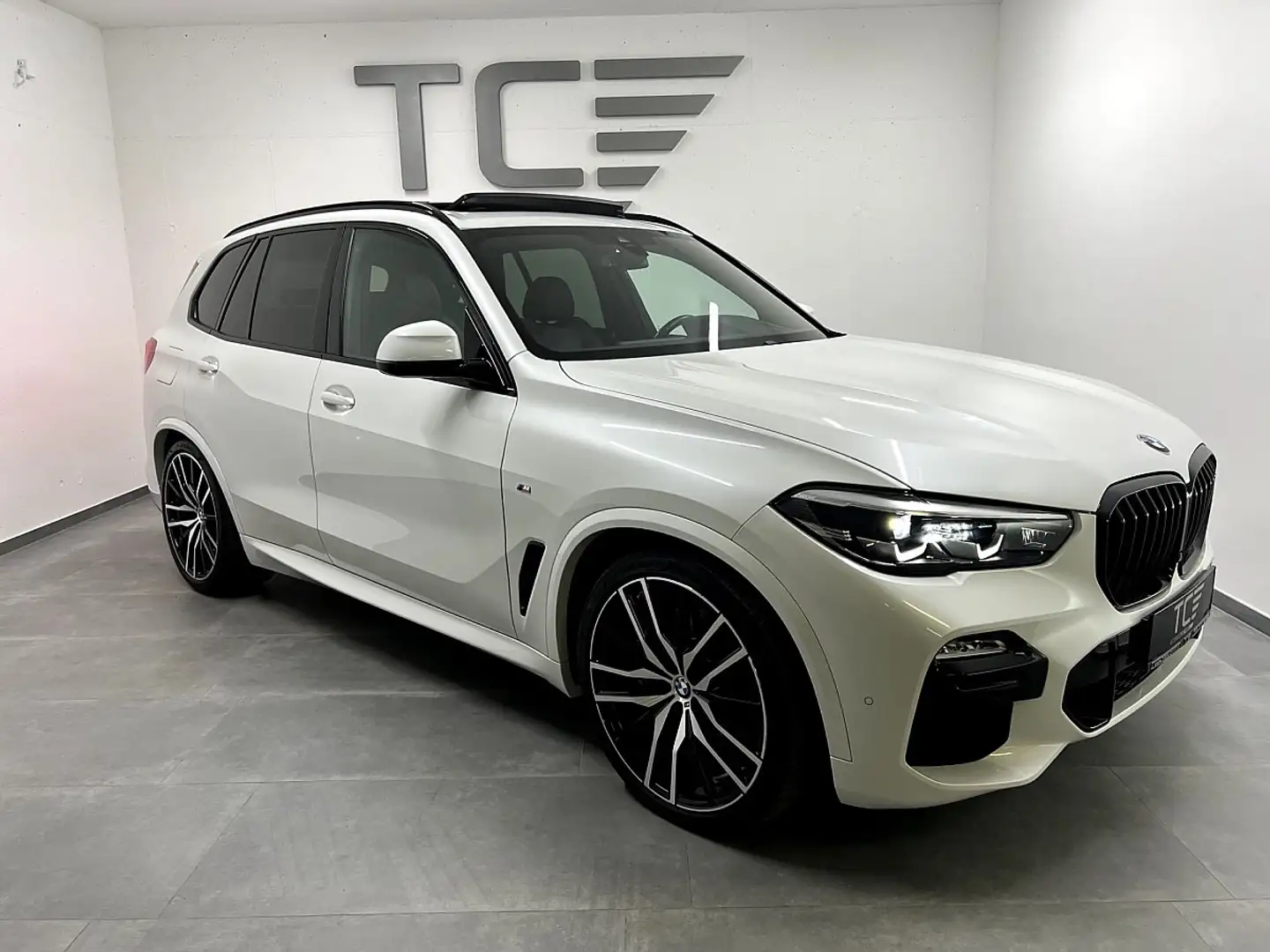 BMW X5 xDrive45e M Paket, 22", Pano, Led, AHK, ... Weiß - 1