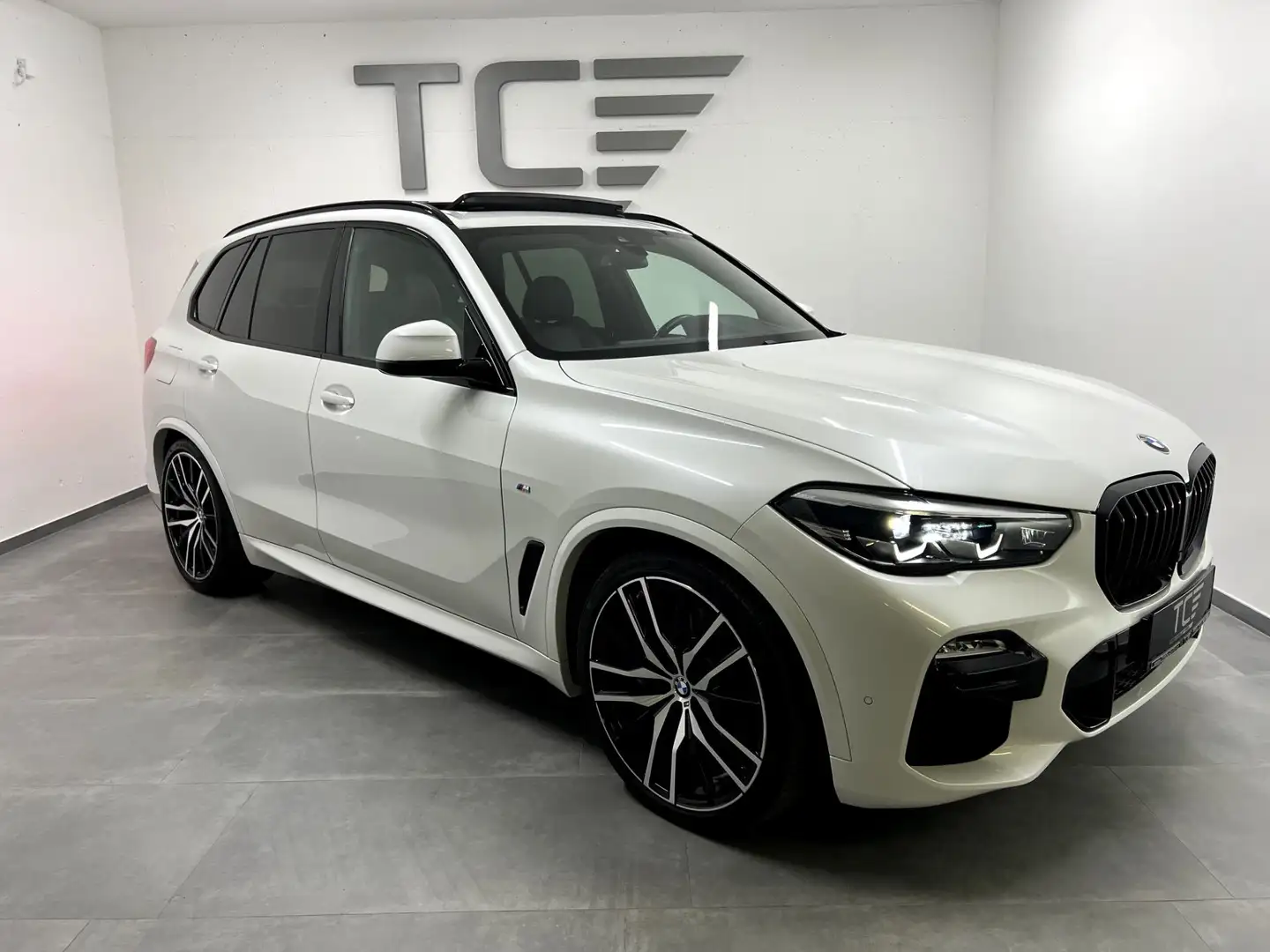 BMW X5 xDrive45e M Paket, 22", Pano, Led, AHK, ... Weiß - 1