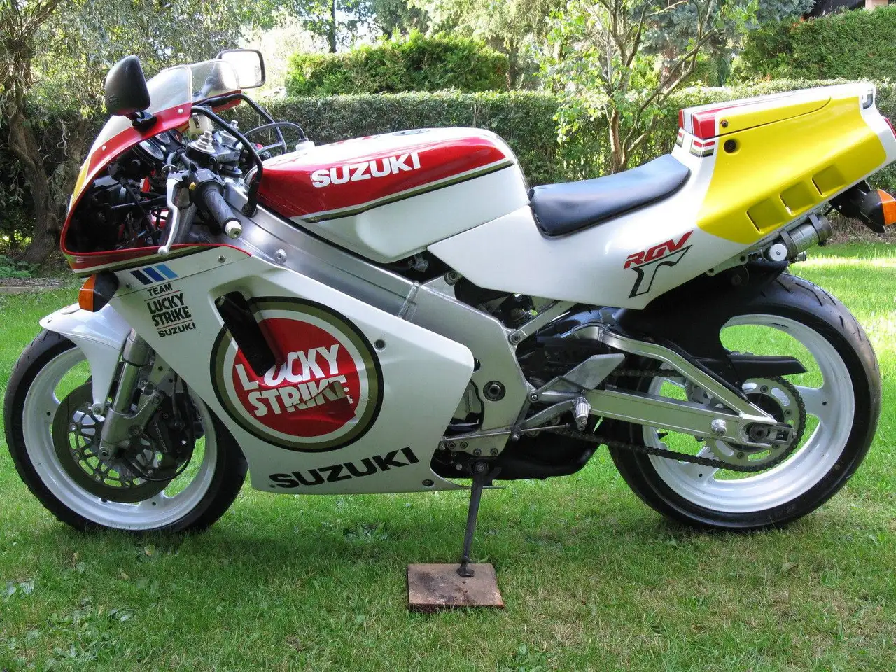 Suzuki RGV 250