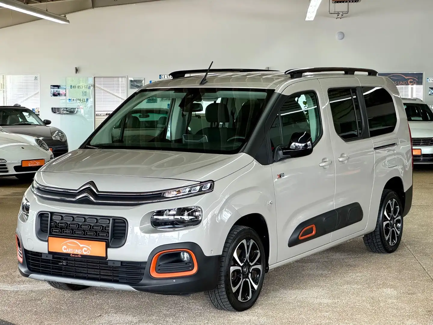 Citroen Berlingo Shine XL 1Hand AHK*SHZ*CarPlay*PDC*RKam Grau - 1