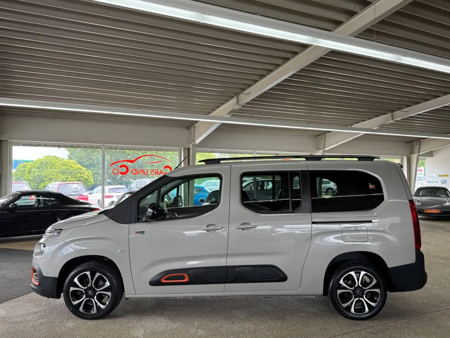Citroen Berlingo Shine XL 1Hand AHK*SHZ*CarPlay*PDC*RKam Grau - 2