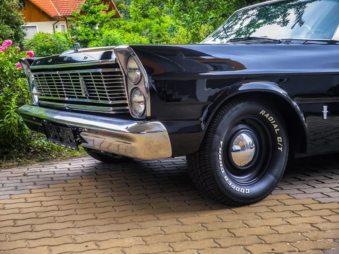 Ford 500XL Fastback (V8, AT) Negru - 1