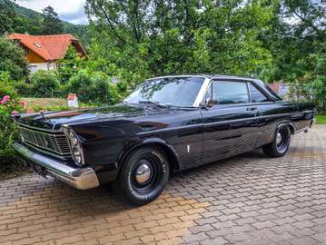 500XL Fastback (V8, AT)