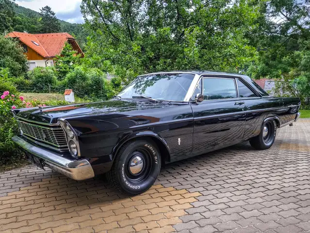 Ford 500XL Fastback (V8, AT)