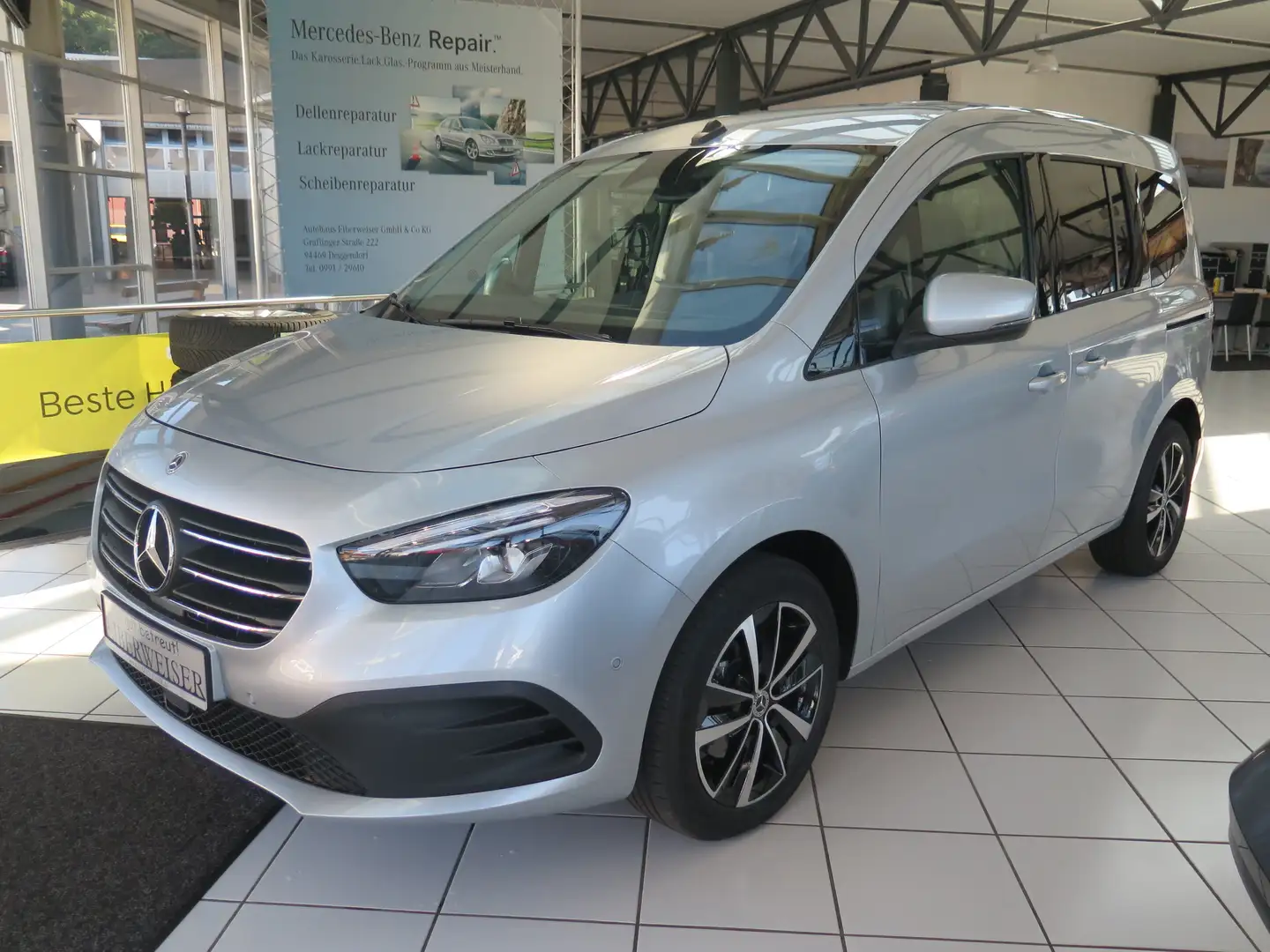 Mercedes-Benz T-Class T 180 d Edition AHK LED NAVI Ambienteb. Totwinkel Zilver - 1