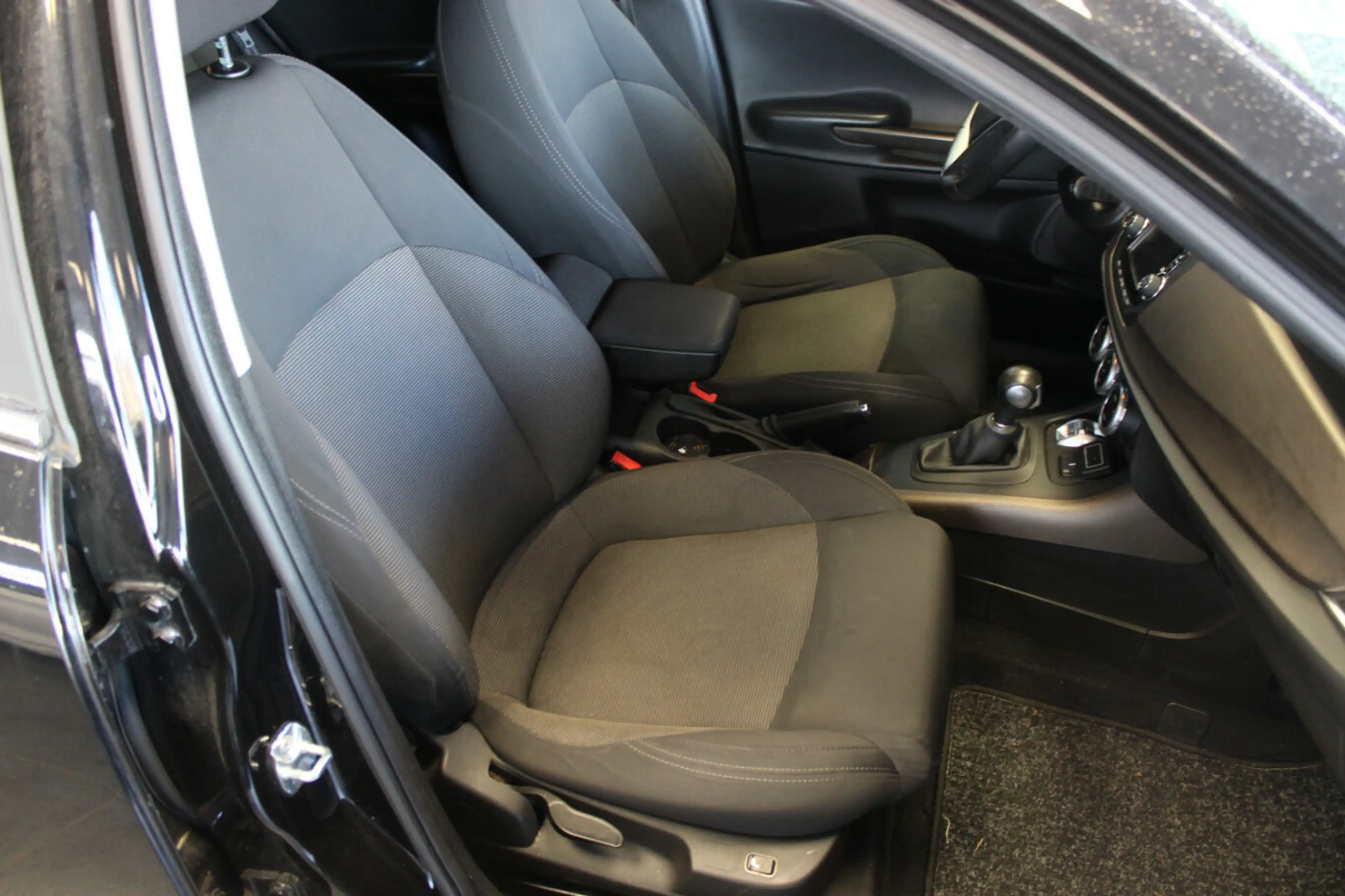 Alfa Romeo Giulietta 1.4 TB 16V Multair TCT Turismo — photo 3
