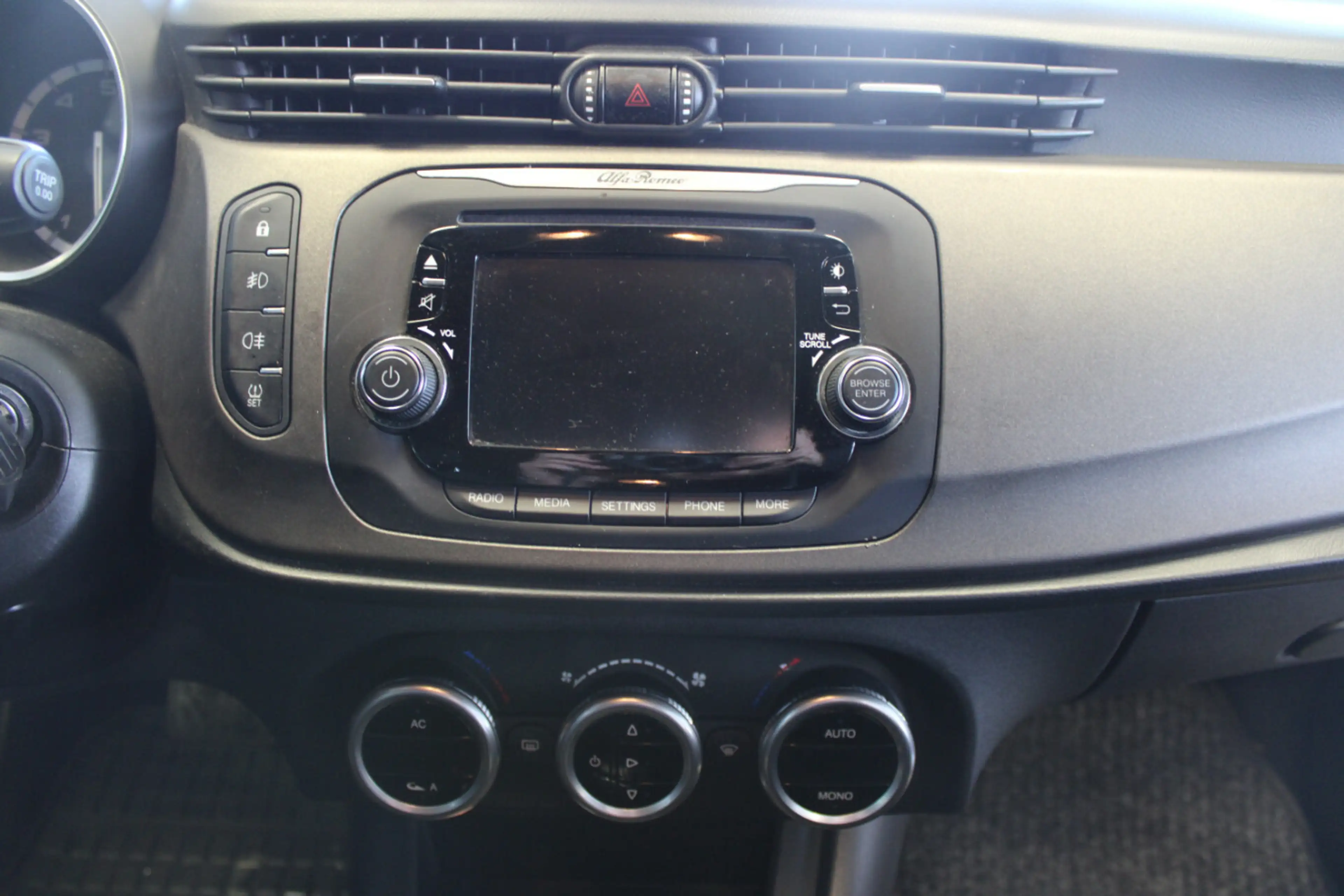 Alfa Romeo Giulietta 1.4 TB 16V Multair TCT Turismo — photo 2