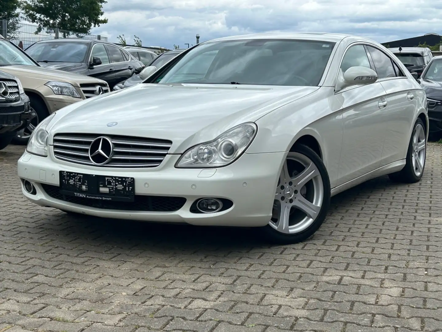 Mercedes-Benz CLS 350 Schiebedach Klima SHZ PDC Tempomat Xenon Weiß - 1