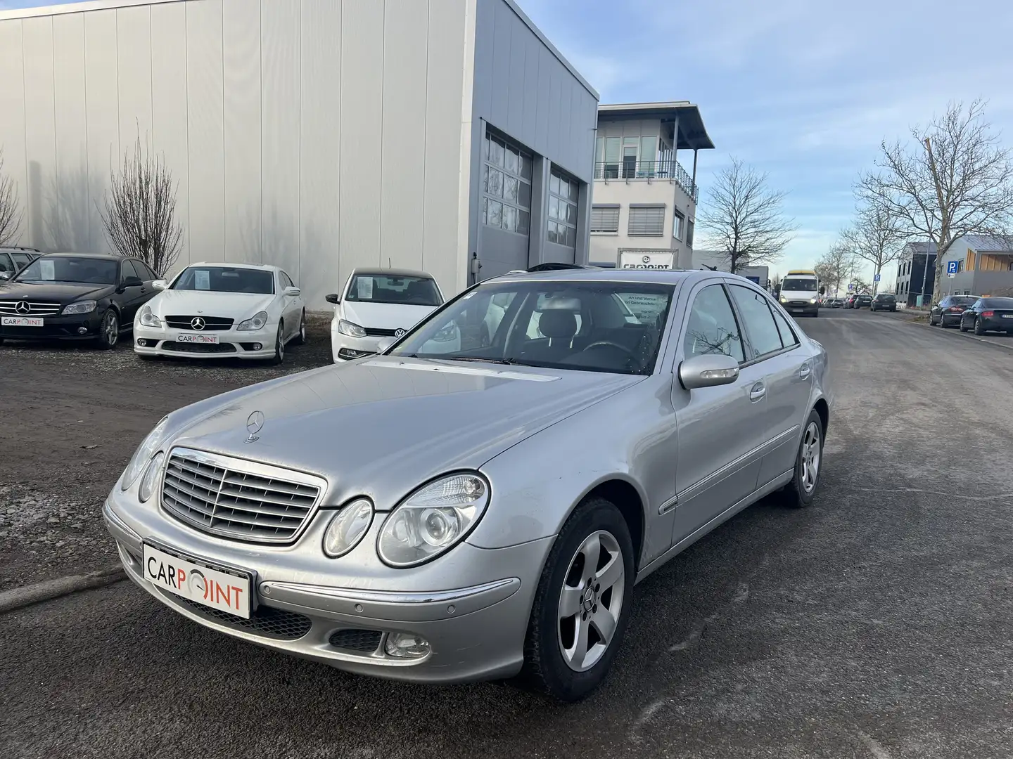 Mercedes-Benz E 240 *Automatik*Klima*Xenon*ALU*Navi*TÜV3/26 Silber - 1