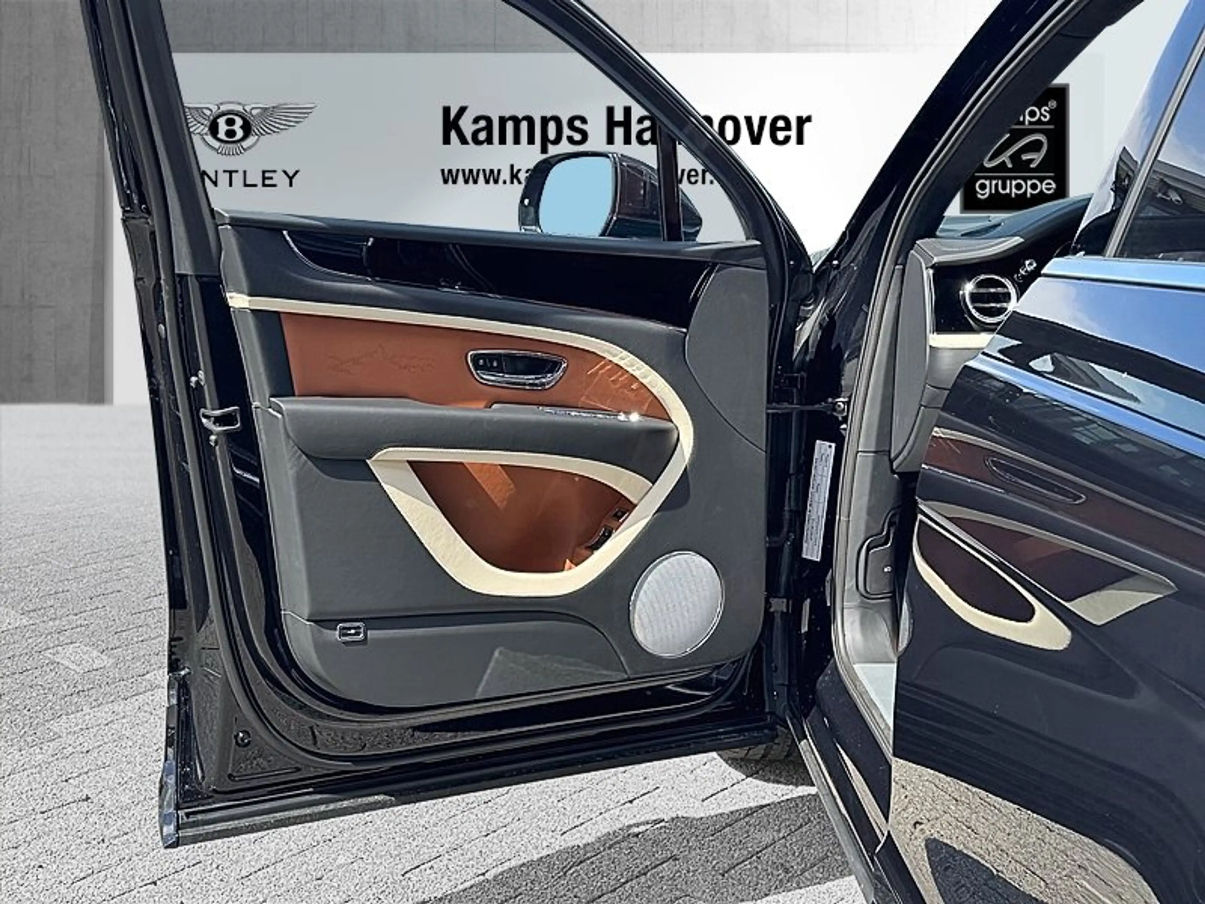 Bentley Bentayga V6 Hybrid Artenara *Special Edition* — photo 9