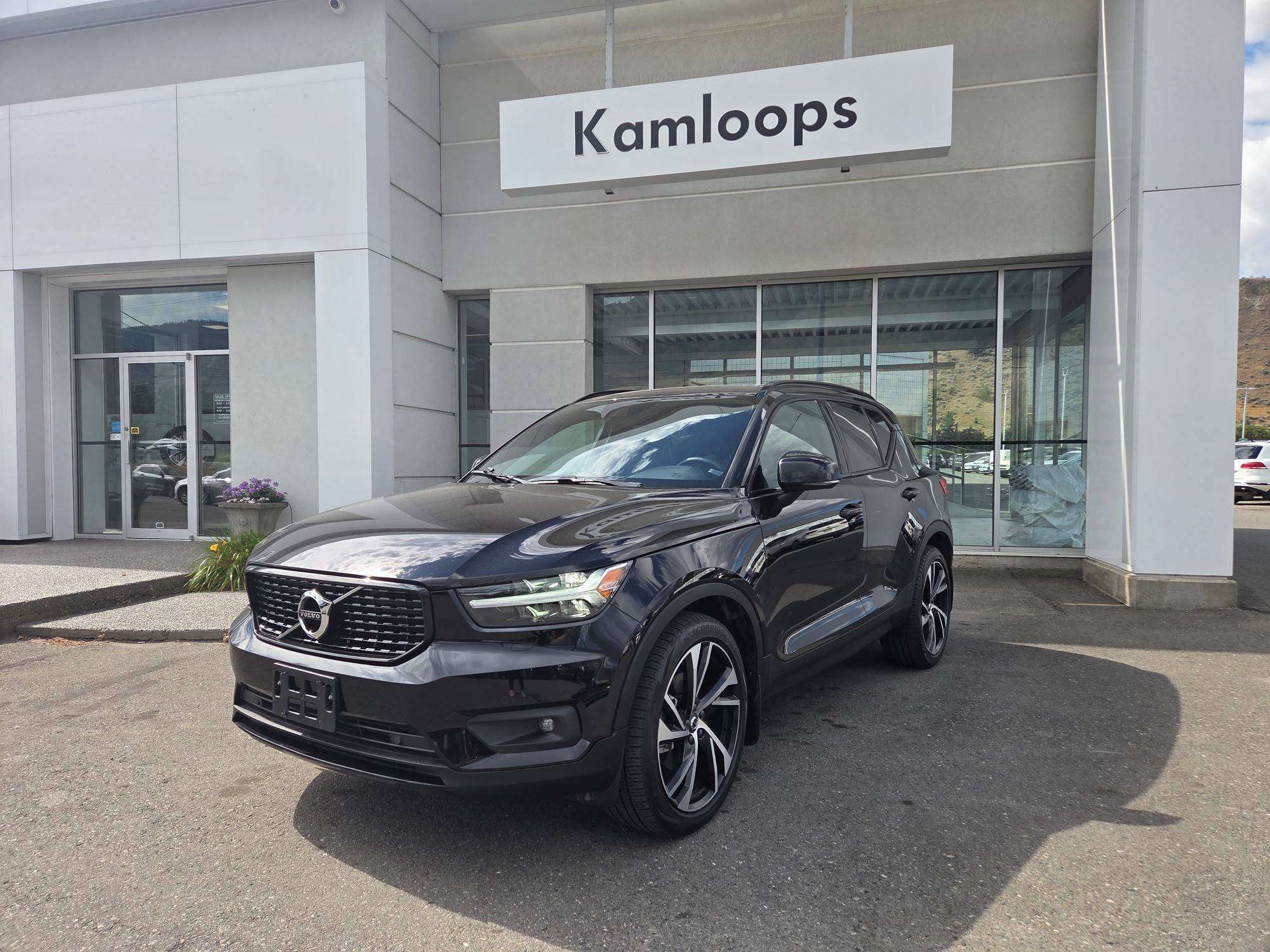 Black 2022 Volvo XC40 SUV / Crossover All-Wheel Drive Automatic