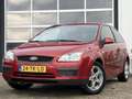 Ford Focus 1.4-16V Trend 81pk | APK tot 01-09-2026! | Airco | Rood - thumbnail 1