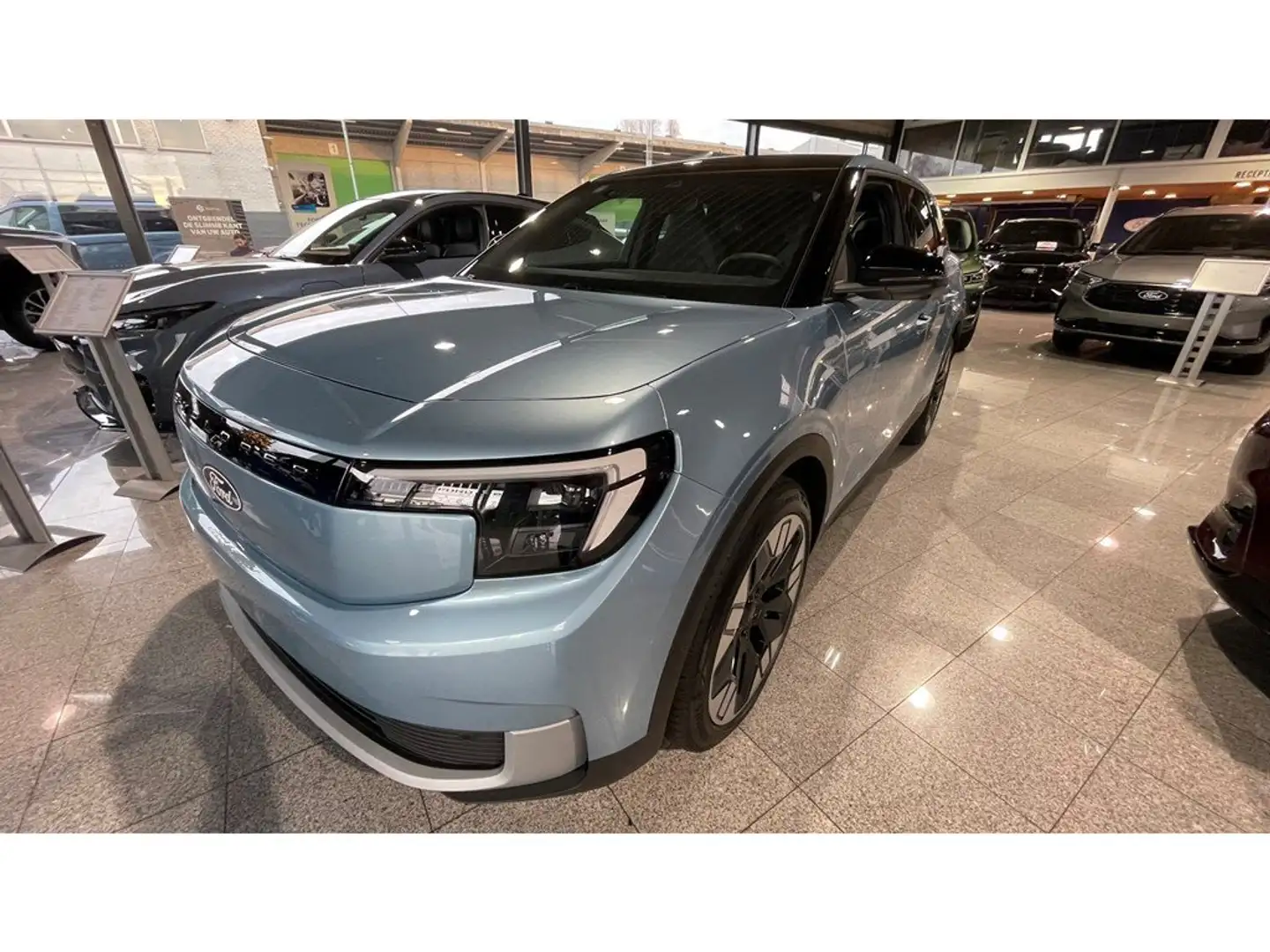 Ford Explorer Premium - 2