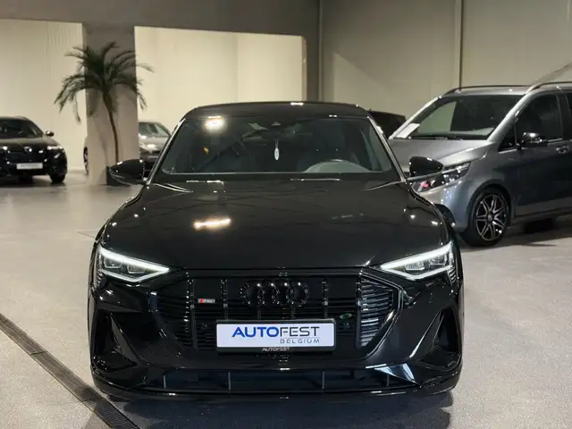 Audi E-Tron view 6
