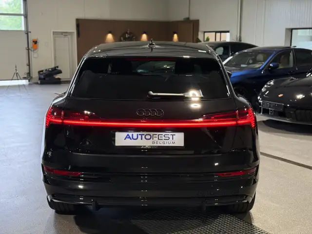 Audi E-Tron view 8