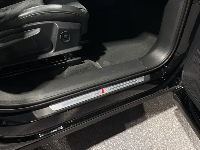 Audi E-Tron view 20