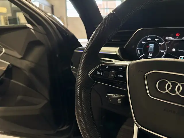 Audi E-Tron view 21