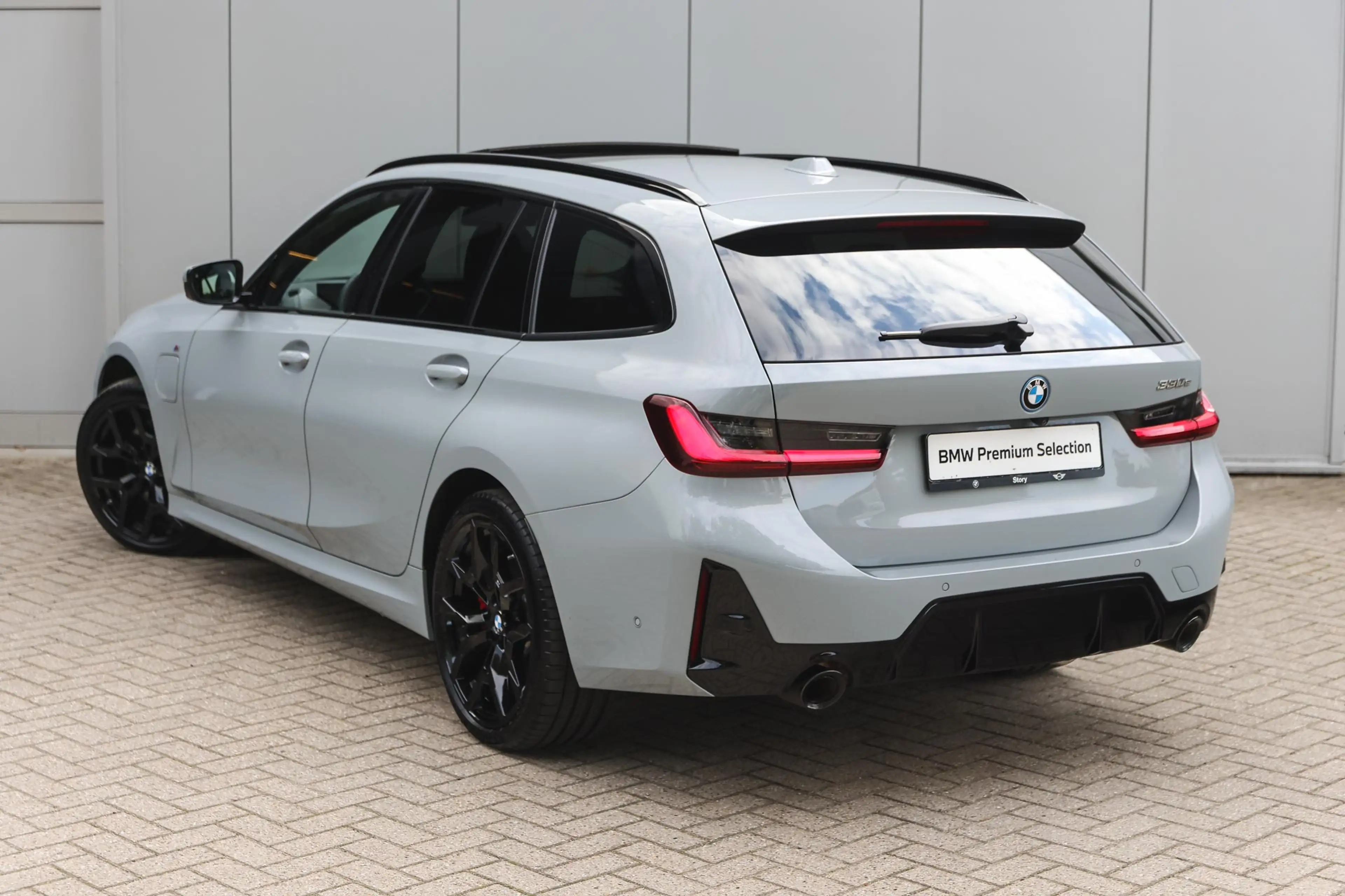 BMW 330 3 Serie Touring 330e M Sport Automaat / Trekhaak / — photo 2