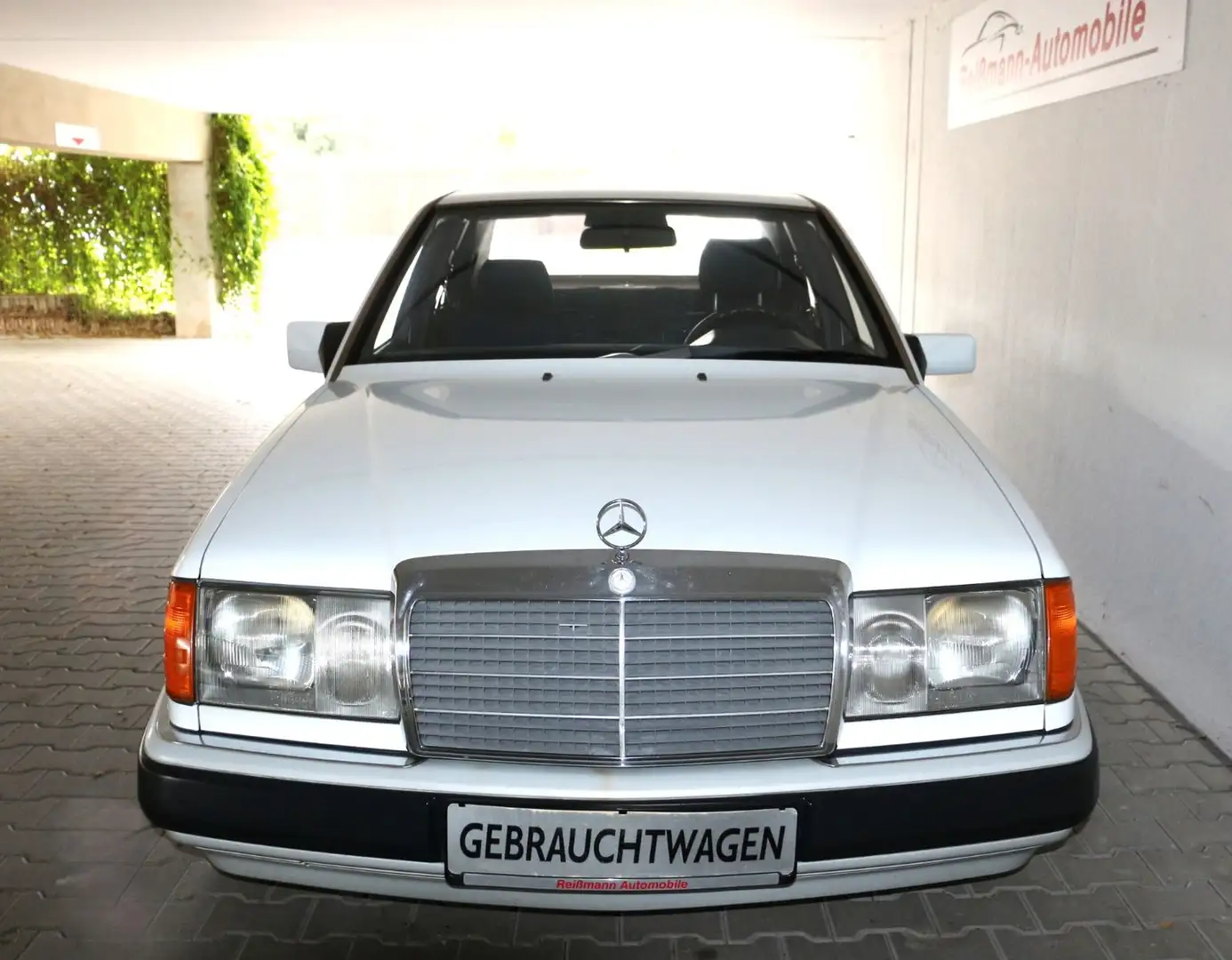 Mercedes-Benz E 200 Lim., Schiebedach, KLIMA, HU/AU Neu Alb - 2