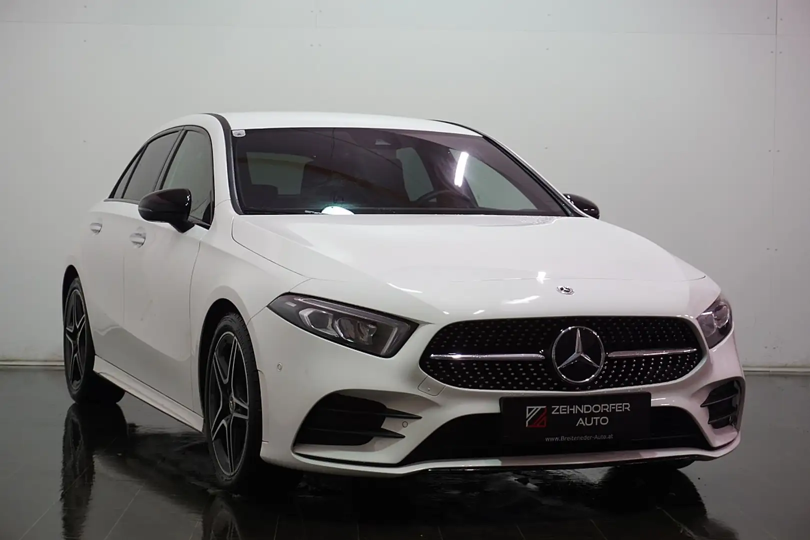 Mercedes-Benz A 180 / 1.Besitz / 3 x  AMG / LED / NAVI Weiß - 1