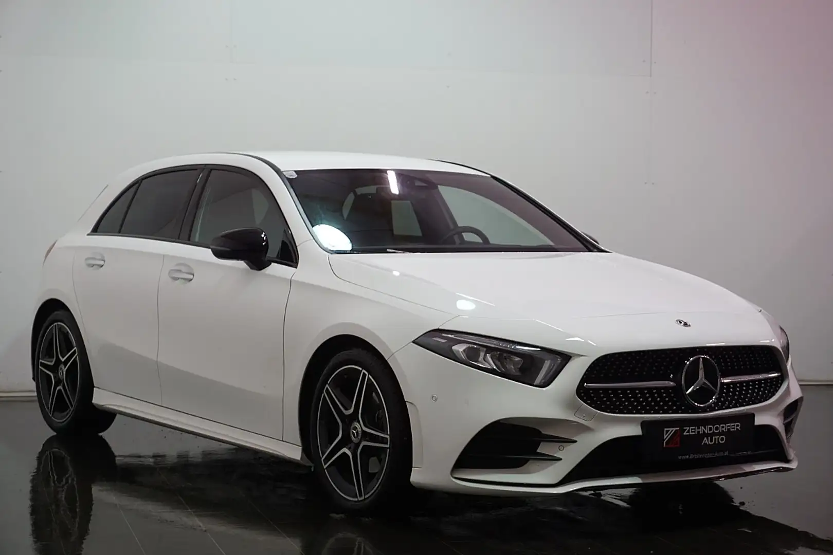 Mercedes-Benz A 180 / 1.Besitz / 3 x  AMG / LED / NAVI Weiß - 2