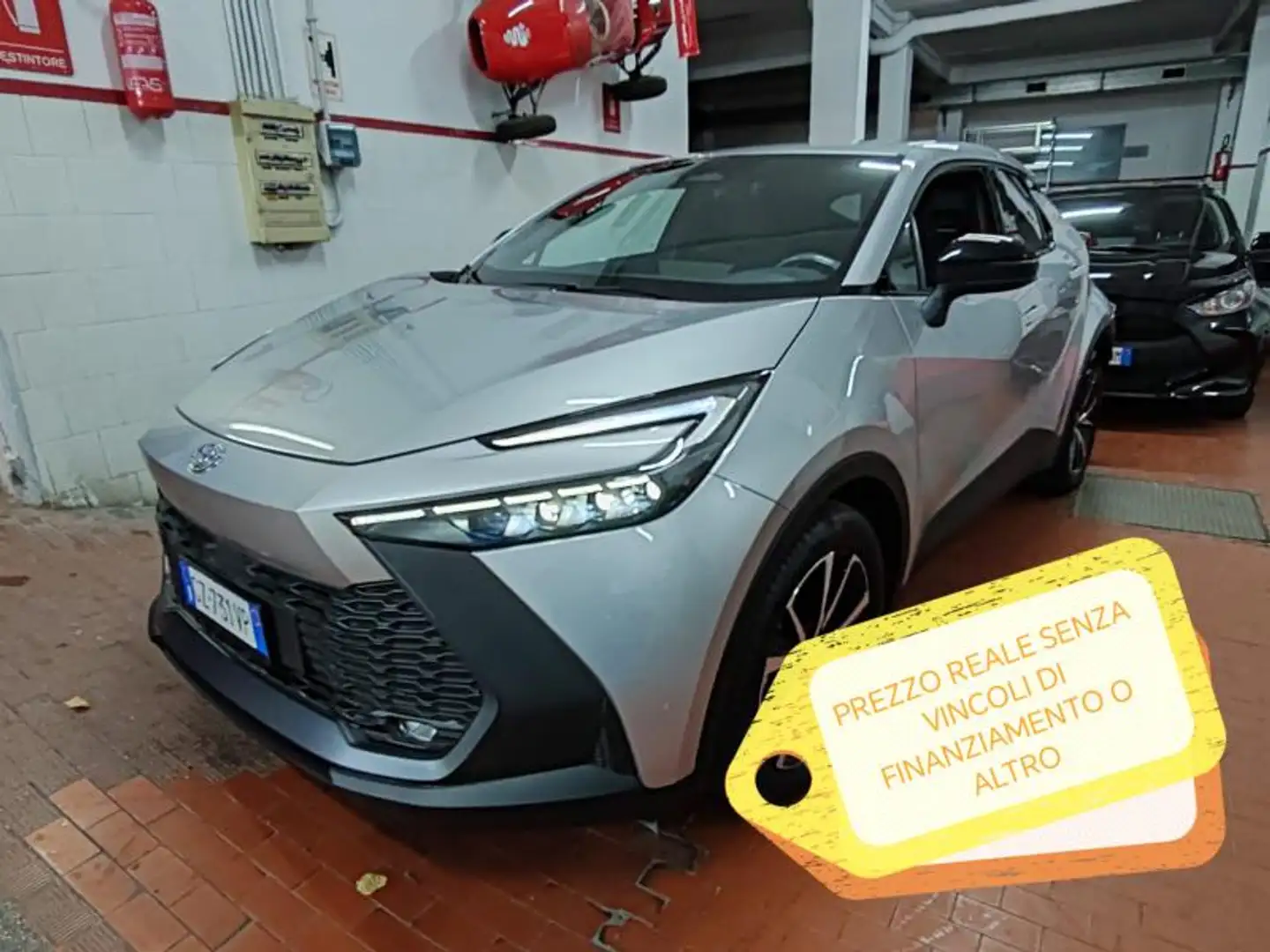 Toyota C-HR 1.8 hev Trend fwd e-cvt PREZZO REALE Grijs - 1