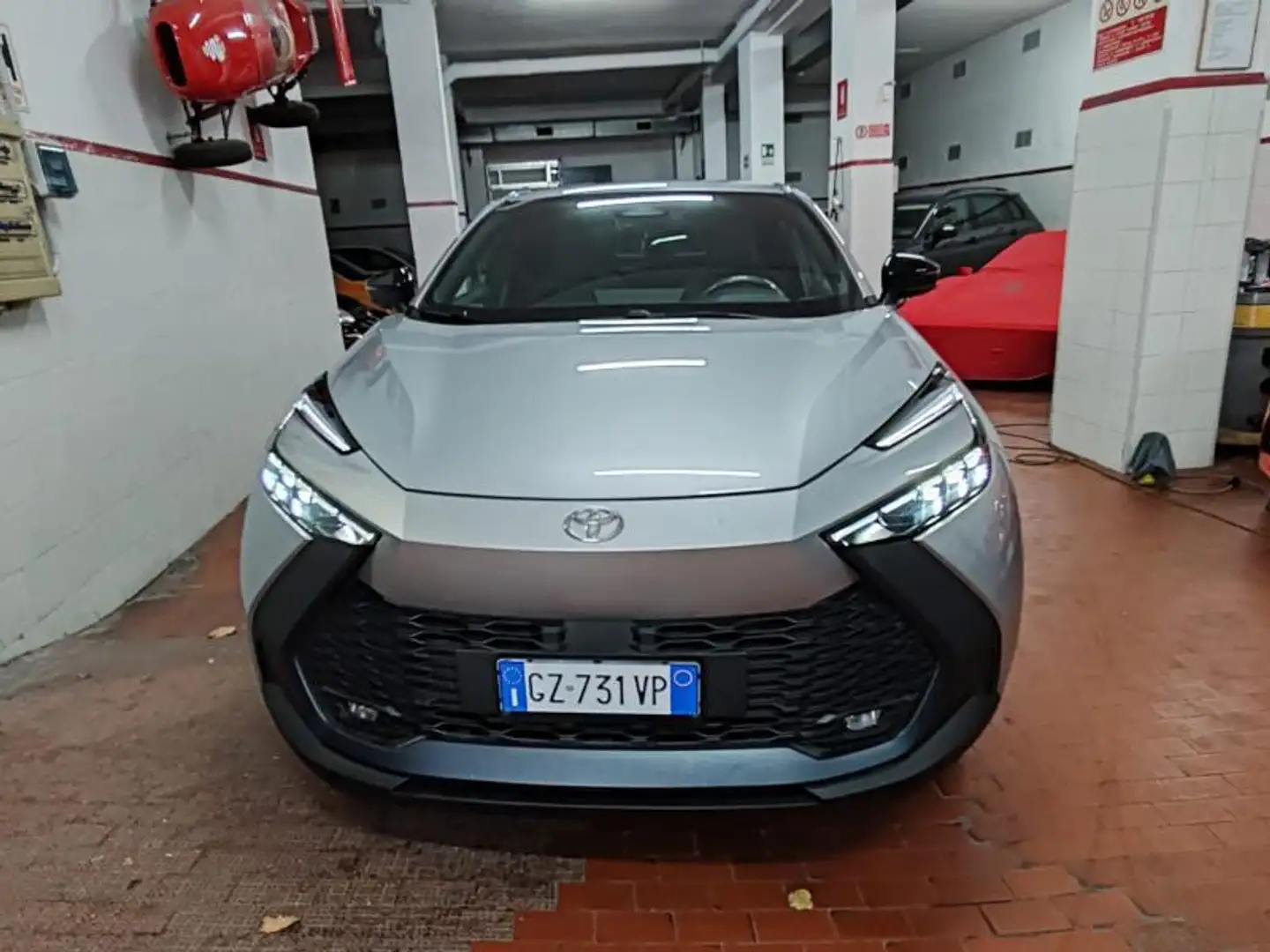 Toyota C-HR 1.8 hev Trend fwd e-cvt PREZZO REALE Grijs - 2