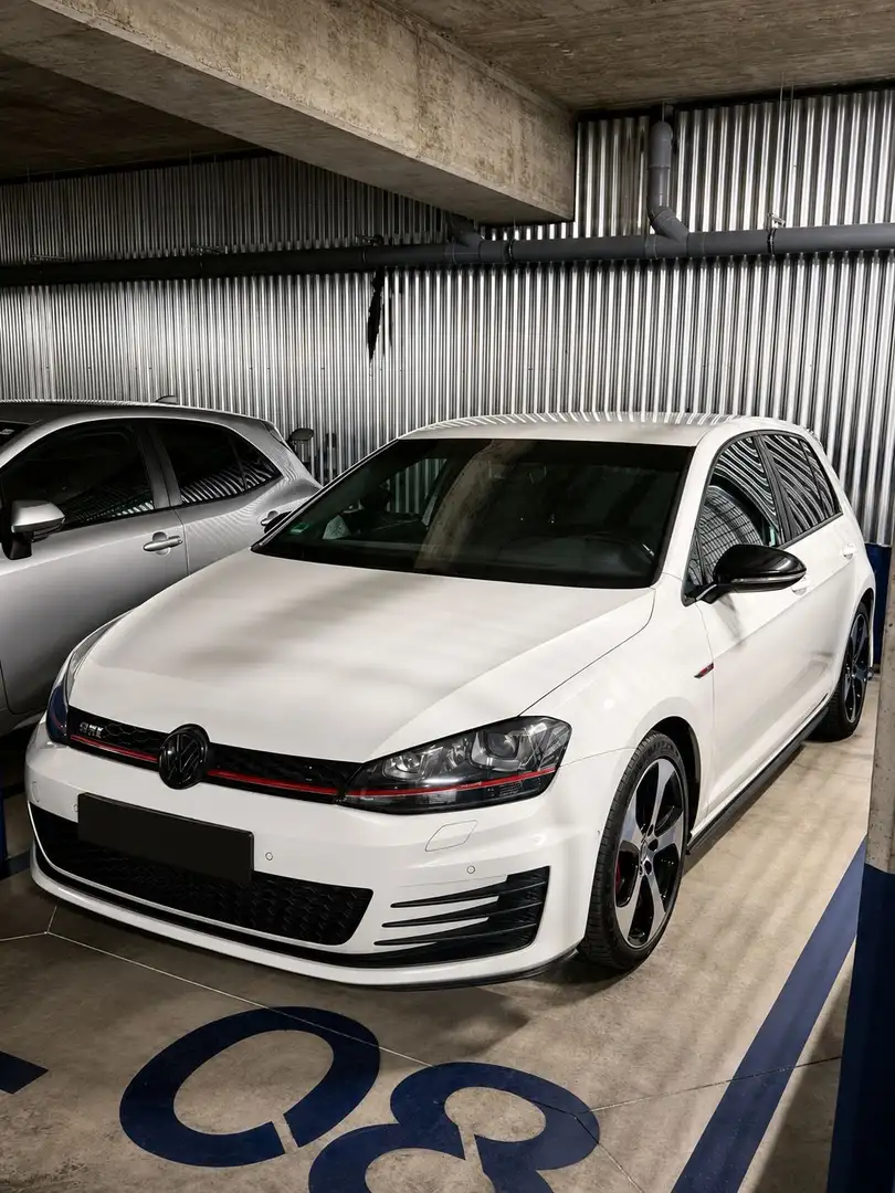 Volkswagen Golf GTI 2.0 TSI Performance 230 - 1