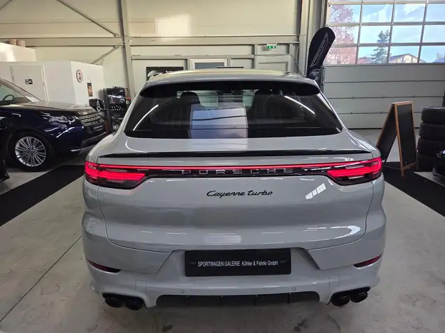 Porsche Cayenne view 12